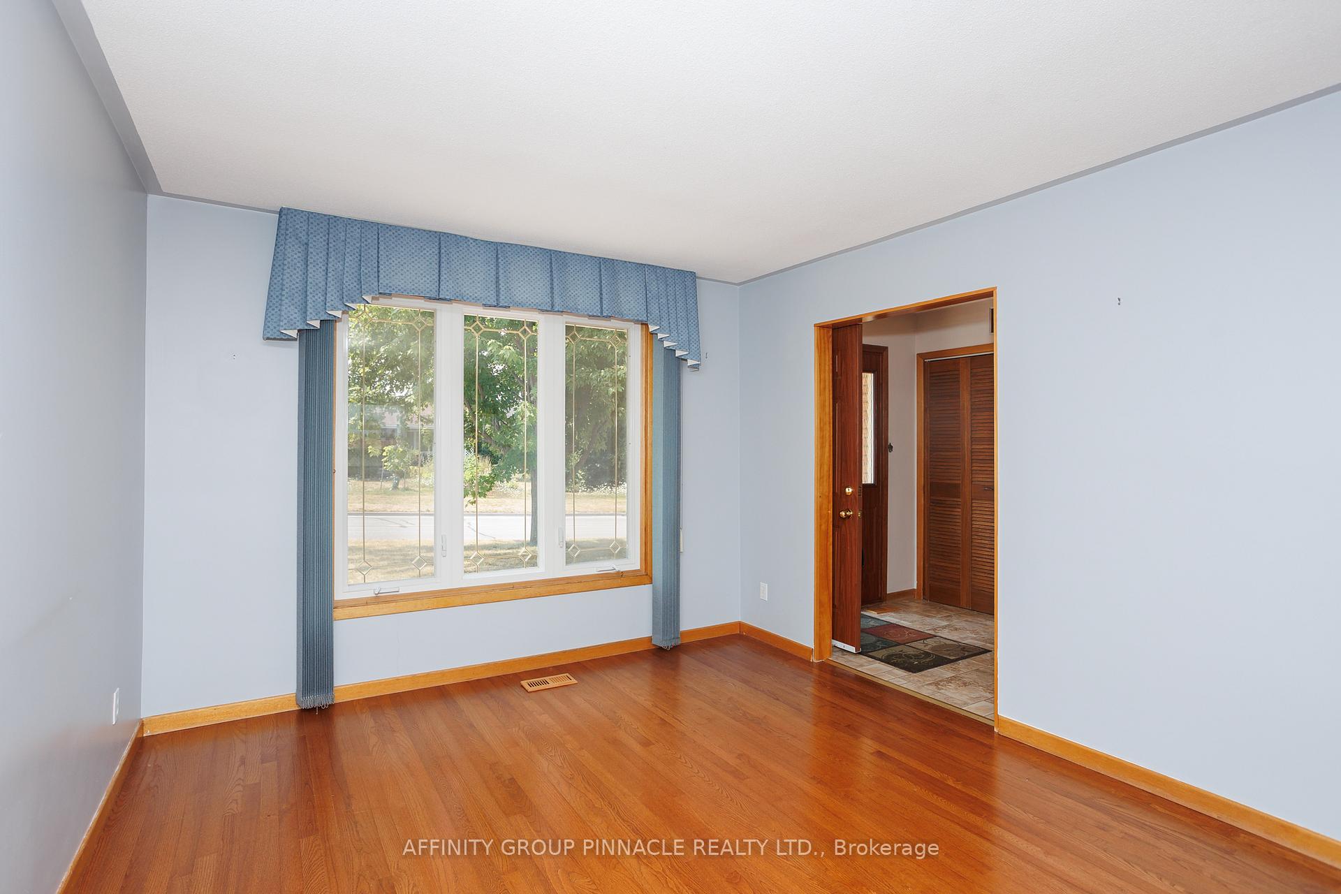 Photo 13 of 573 Saugeen Crescent, Peterborough, Ashburnham Ward 4 — HOMEH