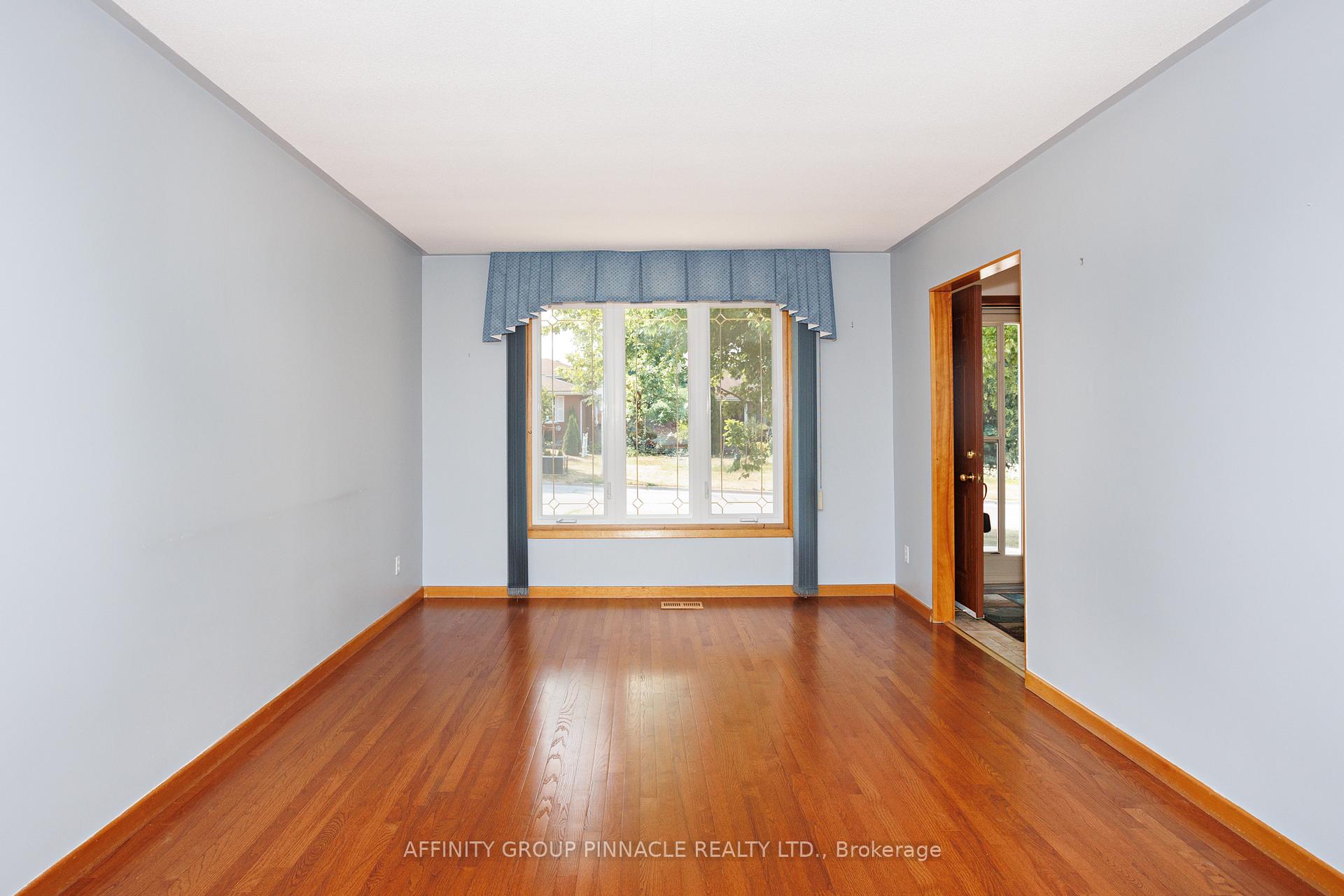Photo 14 of 573 Saugeen Crescent, Peterborough, Ashburnham Ward 4 — HOMEH