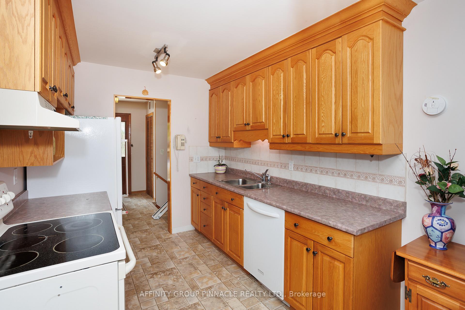 Photo 16 of 573 Saugeen Crescent, Peterborough, Ashburnham Ward 4 — HOMEH