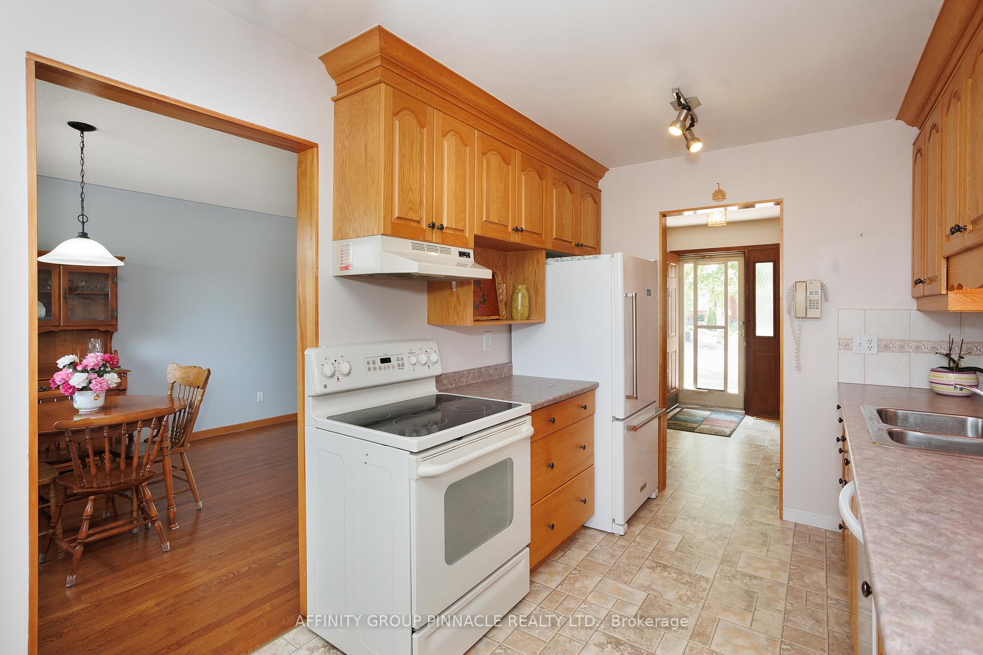 Photo 18 of 573 Saugeen Crescent, Peterborough, Ashburnham Ward 4 — HOMEH