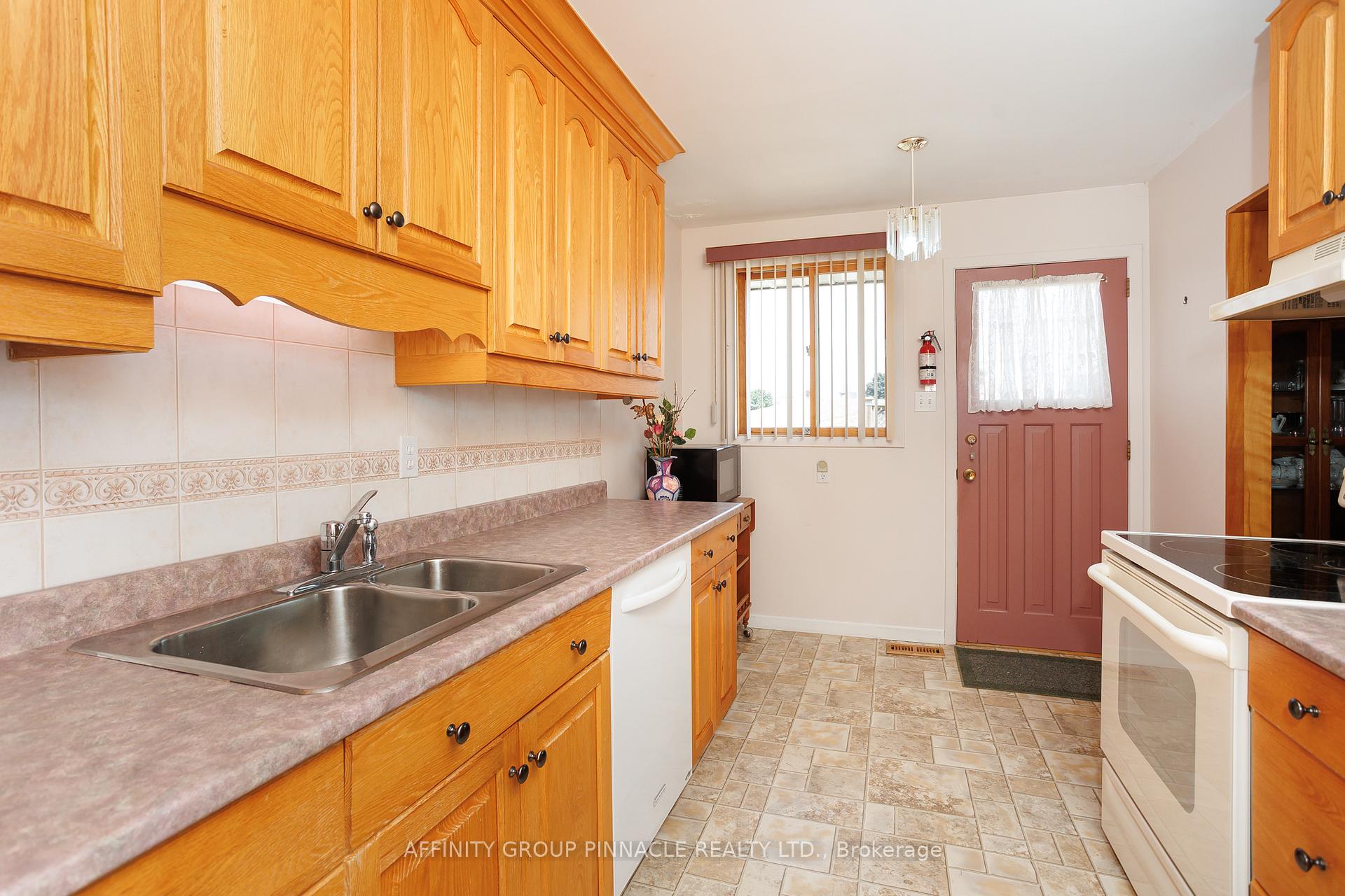 Photo 19 of 573 Saugeen Crescent, Peterborough, Ashburnham Ward 4 — HOMEH