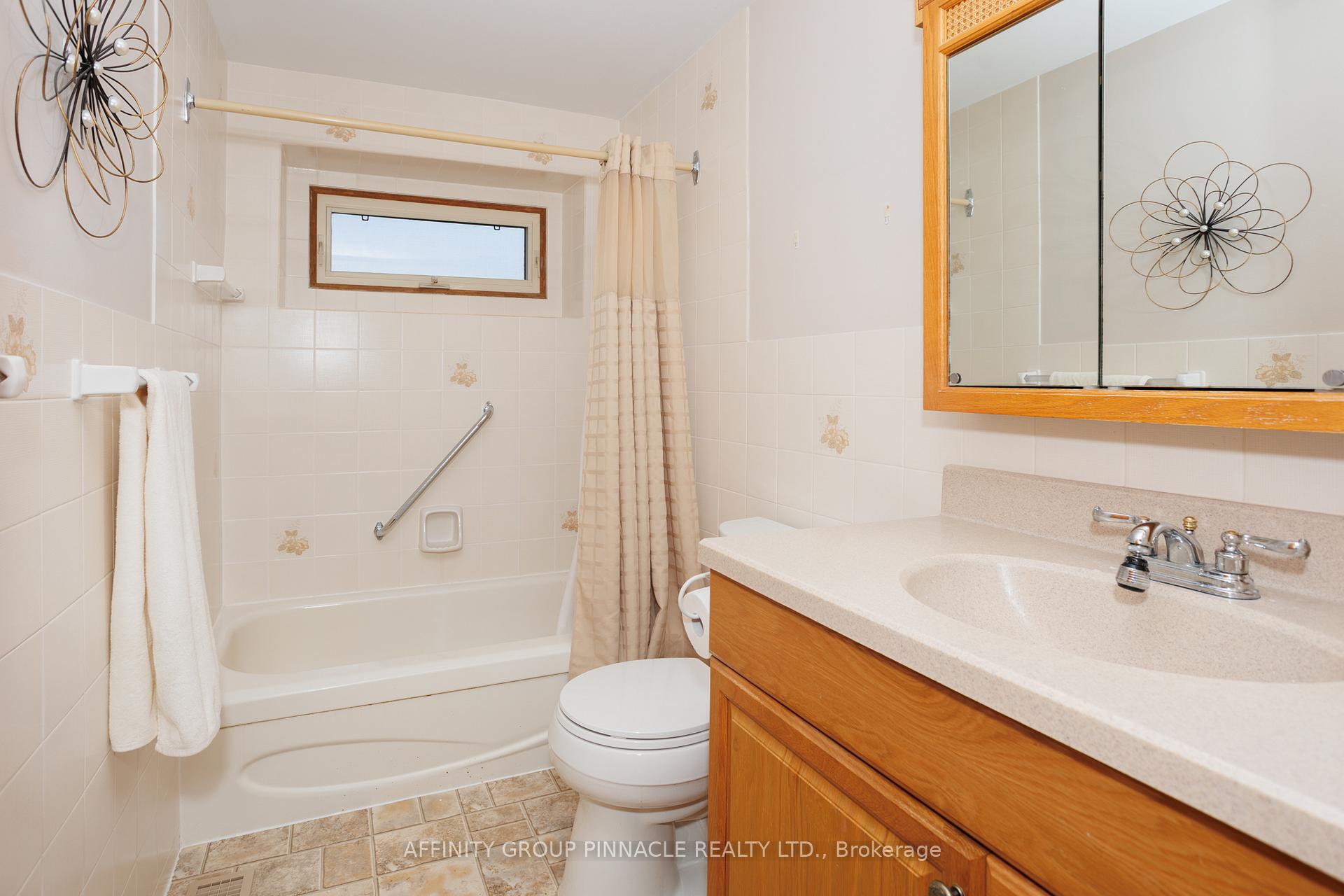 Photo 24 of 573 Saugeen Crescent, Peterborough, Ashburnham Ward 4 — HOMEH
