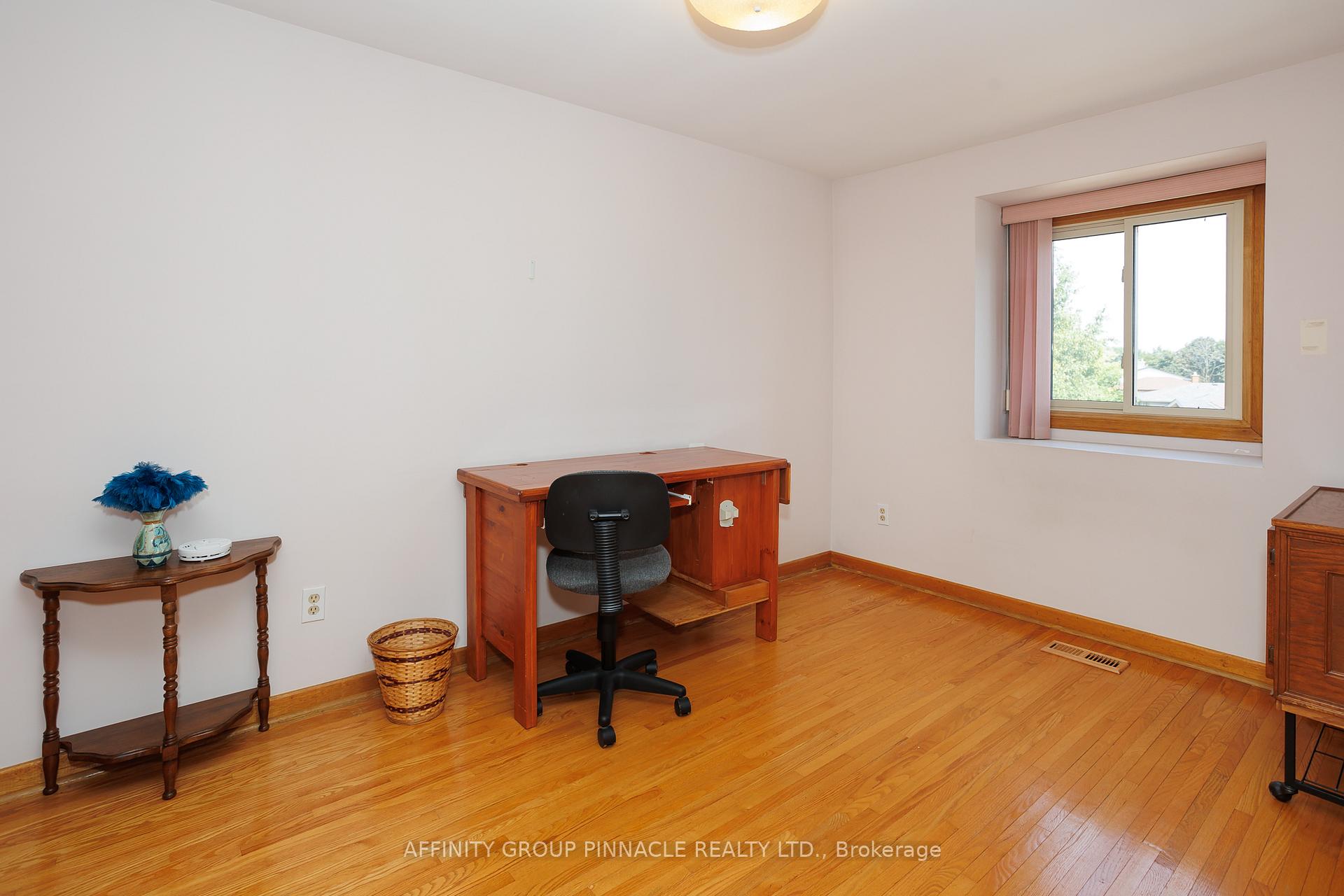Photo 26 of 573 Saugeen Crescent, Peterborough, Ashburnham Ward 4 — HOMEH