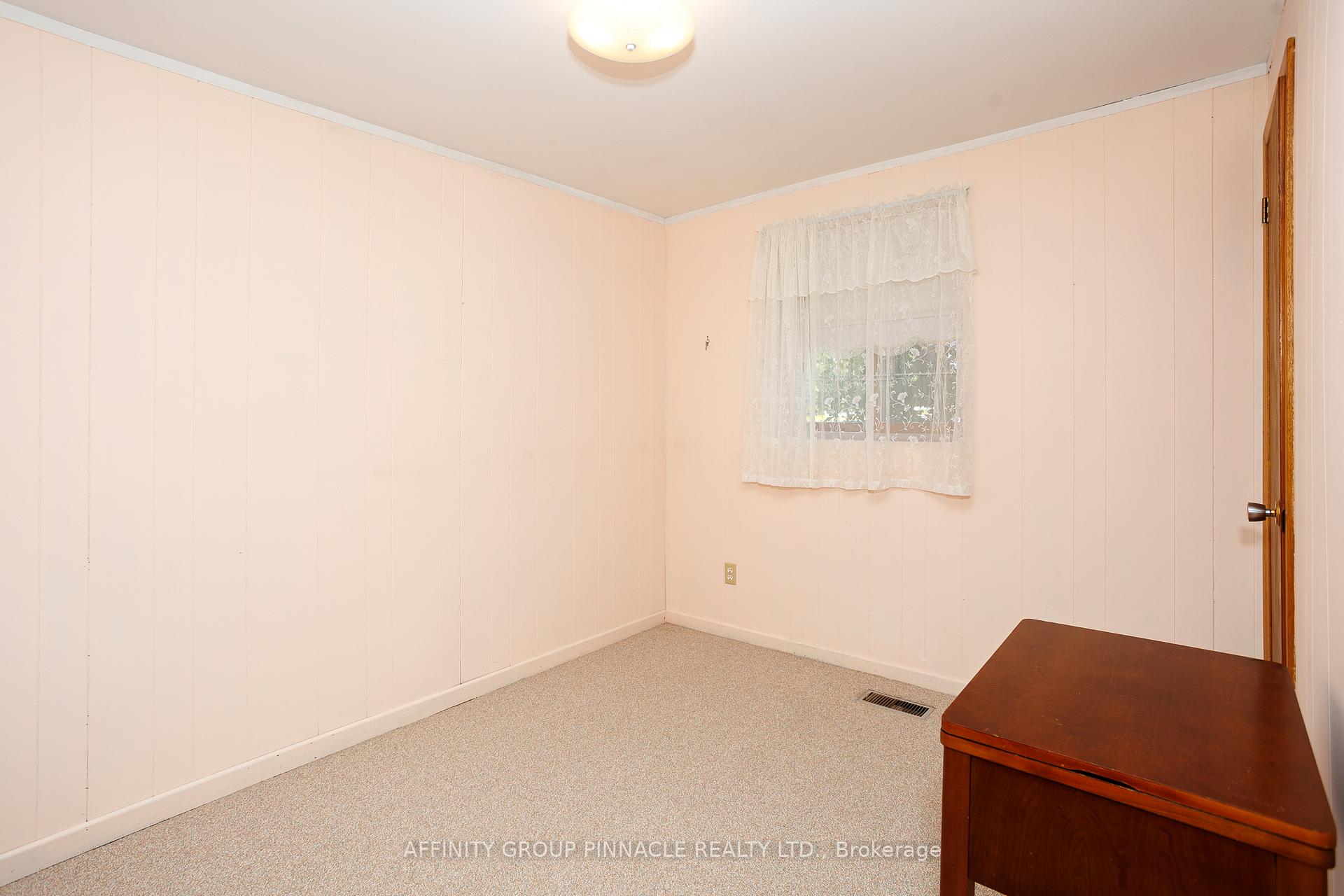 Photo 32 of 573 Saugeen Crescent, Peterborough, Ashburnham Ward 4 — HOMEH