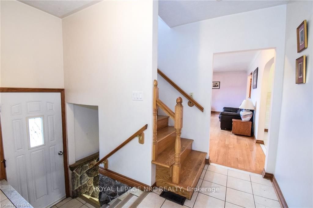 Photo 3 of 326 Crowland Avenue, Welland, Lincoln/Crowland — HOMEH