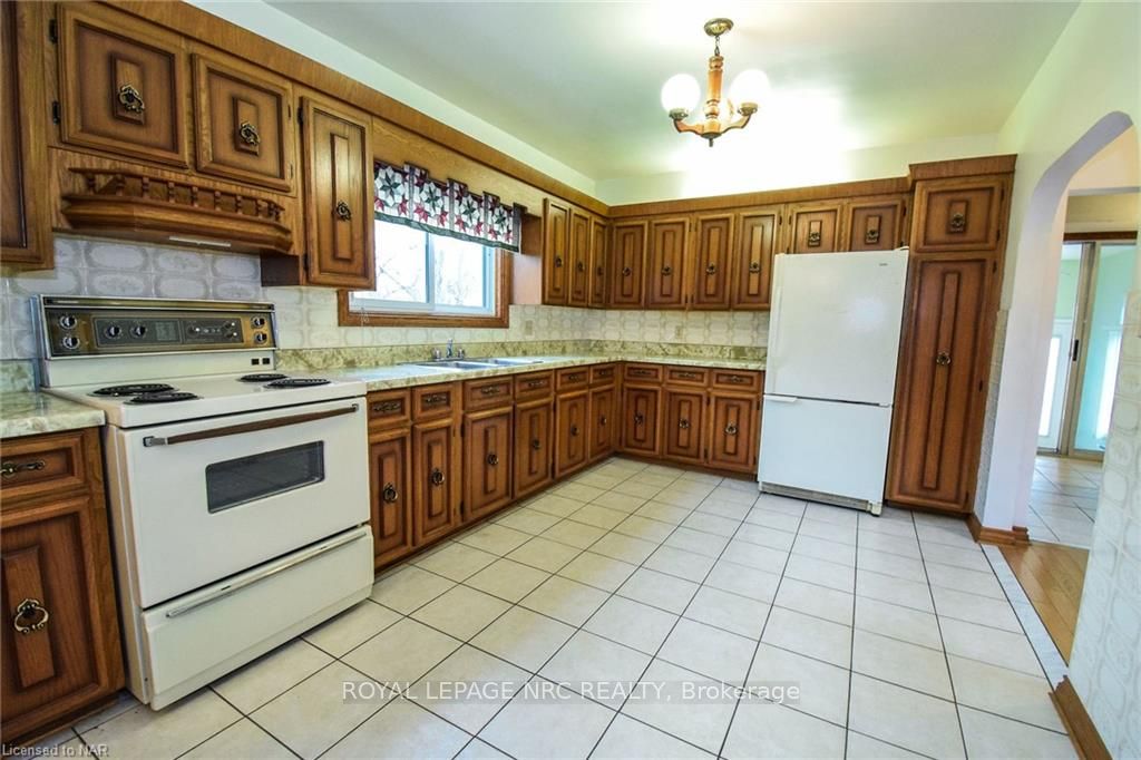 Photo 10 of 326 Crowland Avenue, Welland, Lincoln/Crowland — HOMEH