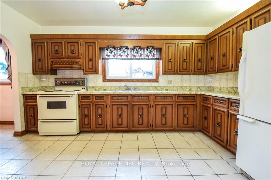 Photo 11 of 326 Crowland Avenue, Welland, Lincoln/Crowland — HOMEH