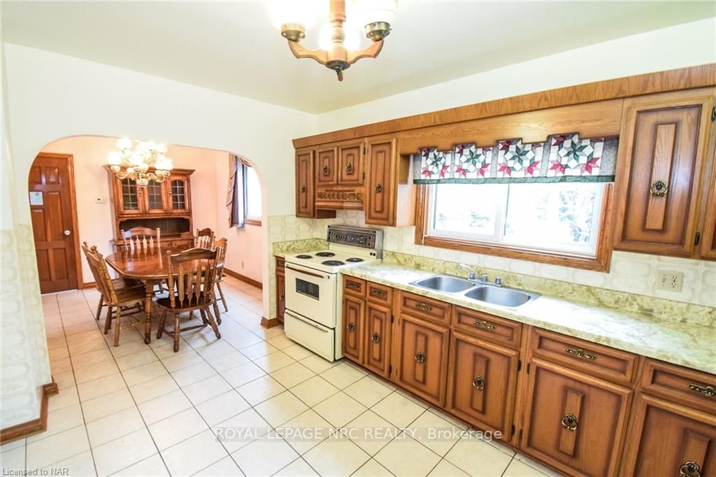 Photo 12 of 326 Crowland Avenue, Welland, Lincoln/Crowland — HOMEH