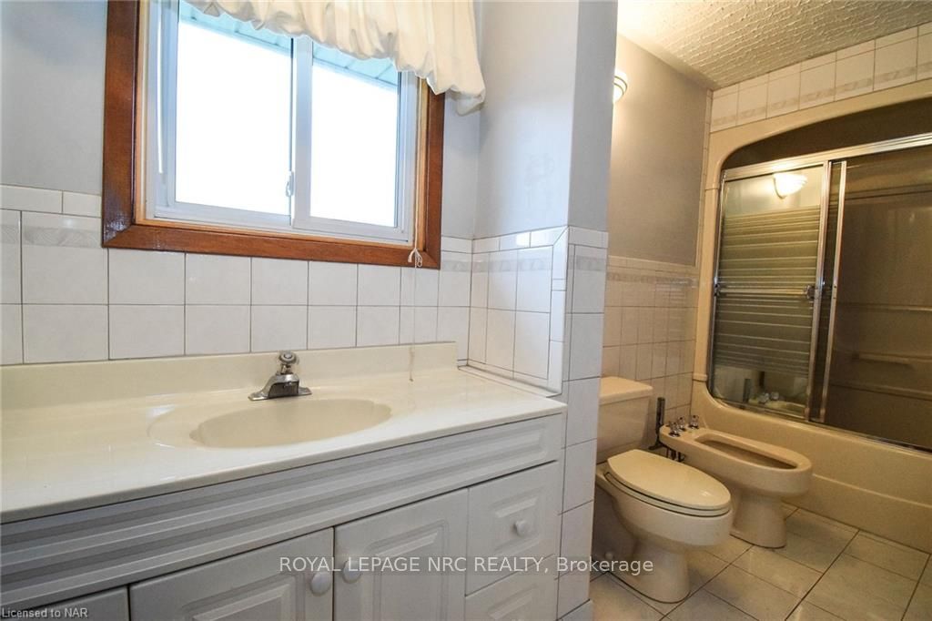 Photo 23 of 326 Crowland Avenue, Welland, Lincoln/Crowland — HOMEH