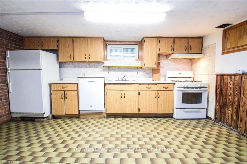 Photo 33 of 326 Crowland Avenue, Welland, Lincoln/Crowland — HOMEH