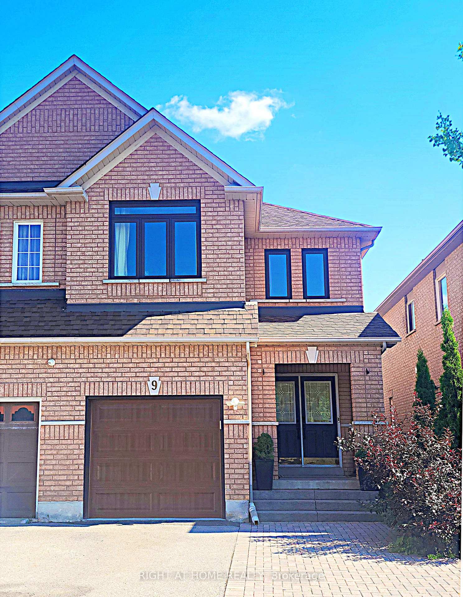 Photo 2 of 9 Gianmarco Way, Vaughan, Vellore Village — HOMEH
