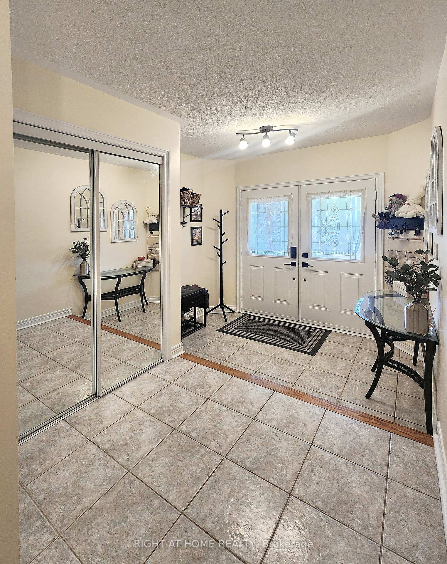 Photo 4 of 9 Gianmarco Way, Vaughan, Vellore Village — HOMEH