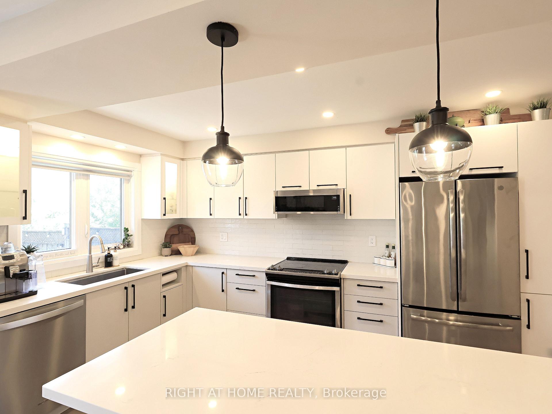 Photo 8 of 9 Gianmarco Way, Vaughan, Vellore Village — HOMEH