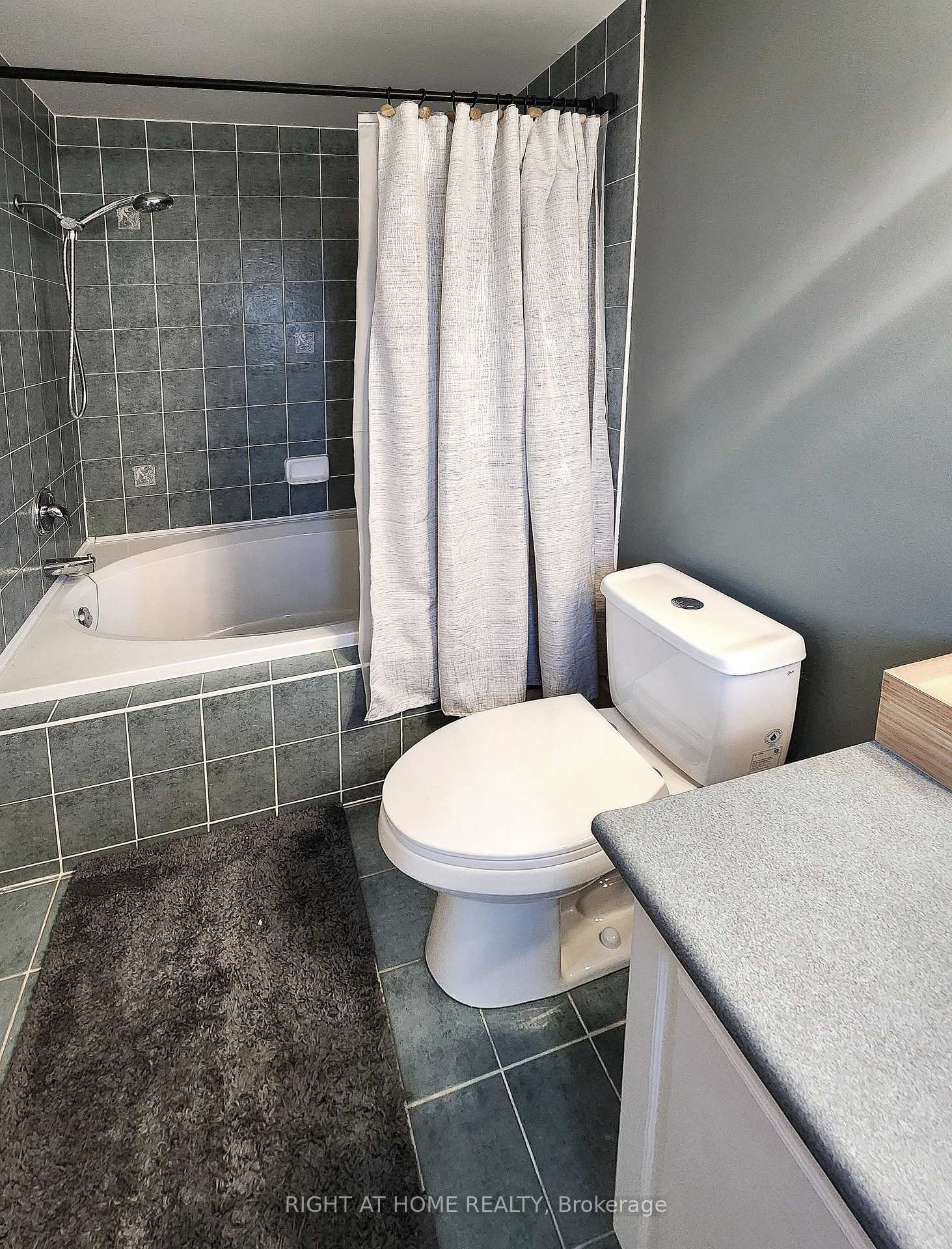 Photo 10 of 9 Gianmarco Way, Vaughan, Vellore Village — HOMEH