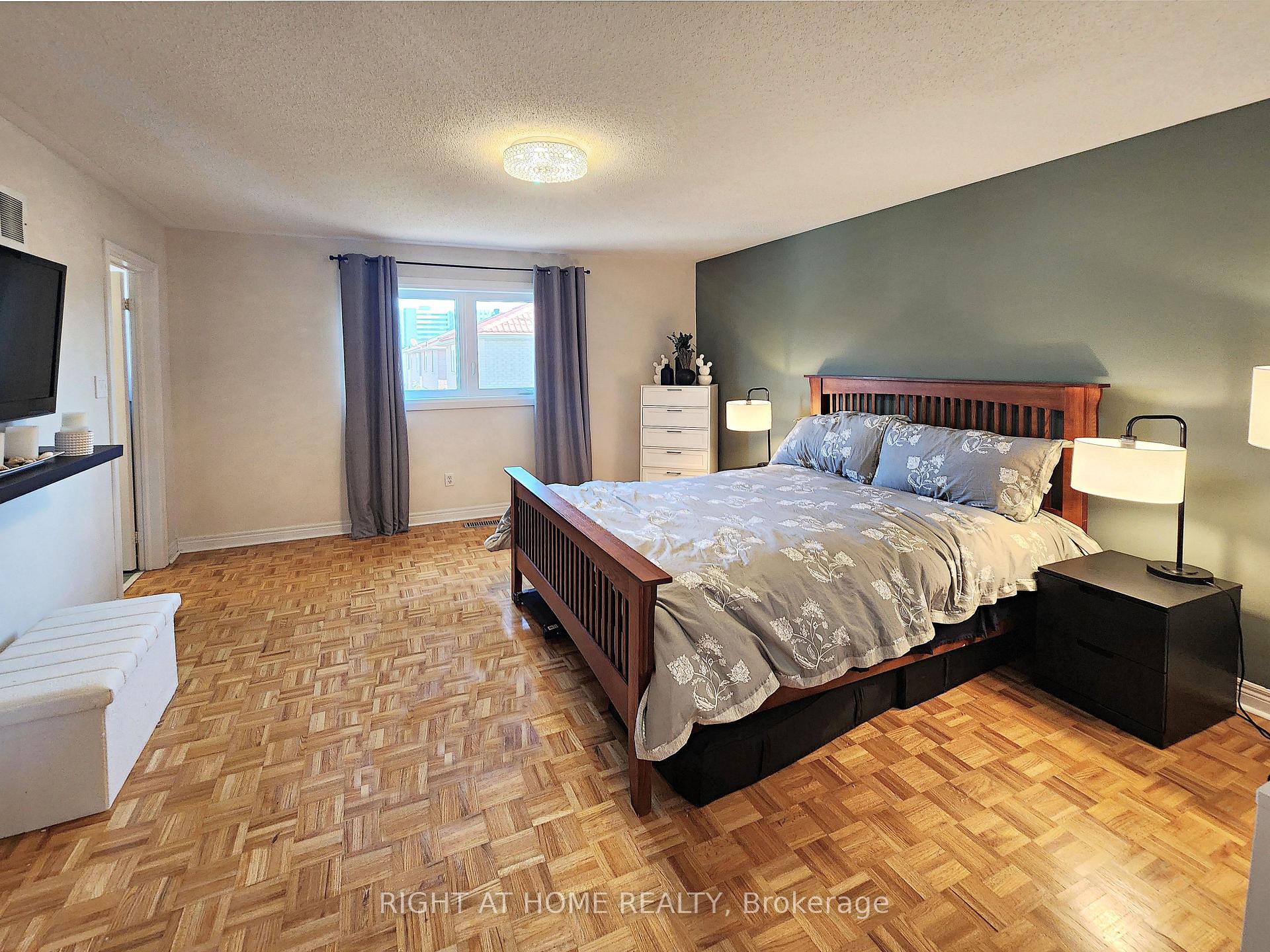 Photo 12 of 9 Gianmarco Way, Vaughan, Vellore Village — HOMEH