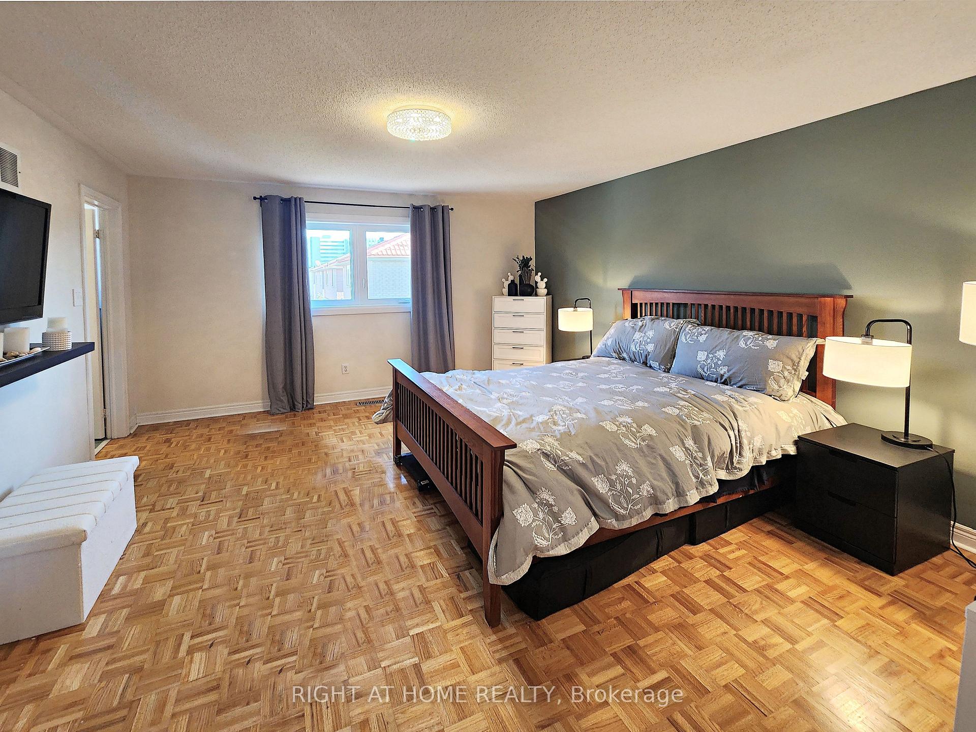 Photo 13 of 9 Gianmarco Way, Vaughan, Vellore Village — HOMEH