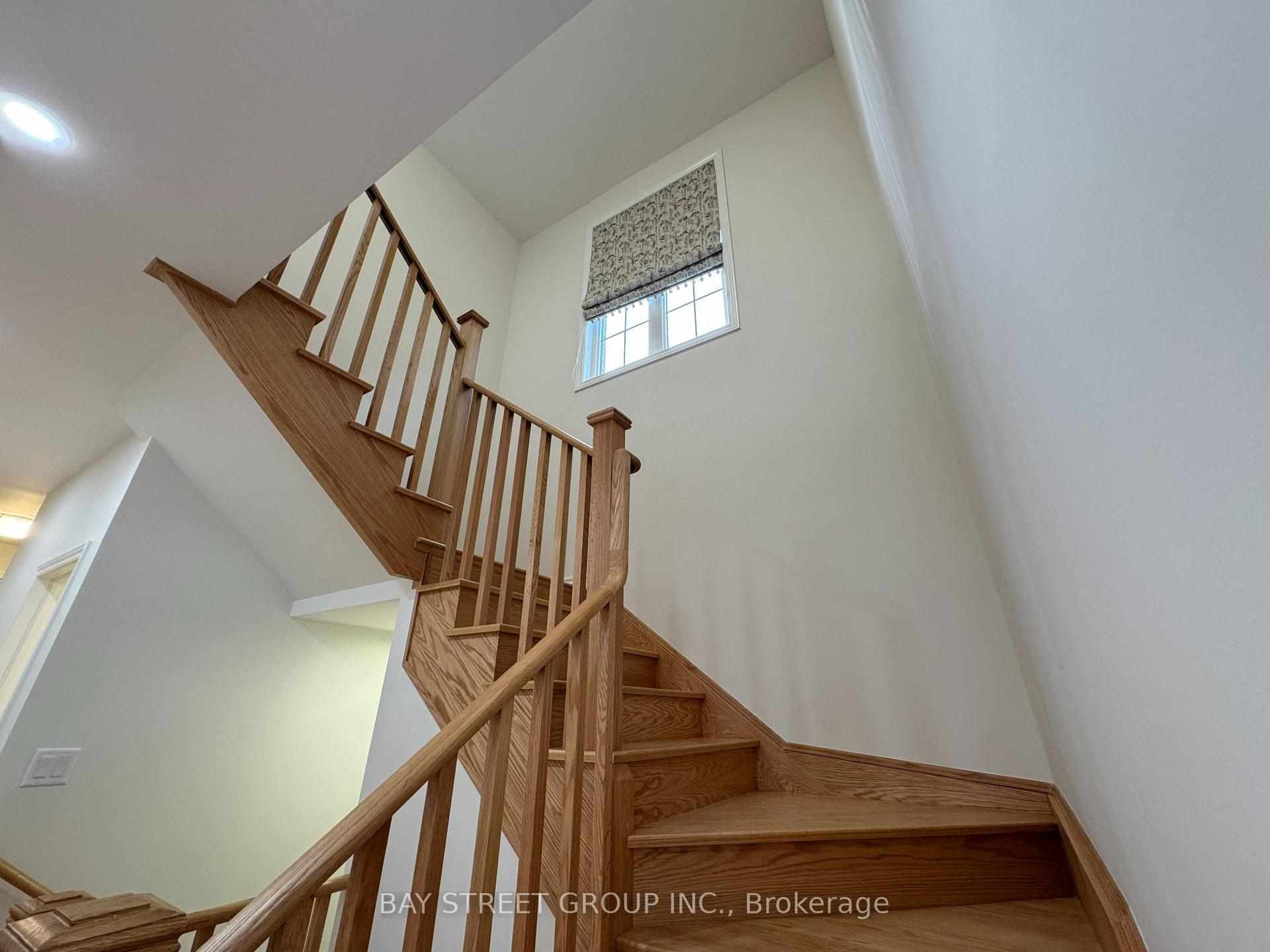 Photo 5 of 1013 Pisces Trail, Pickering, Rural Pickering — HOMEH