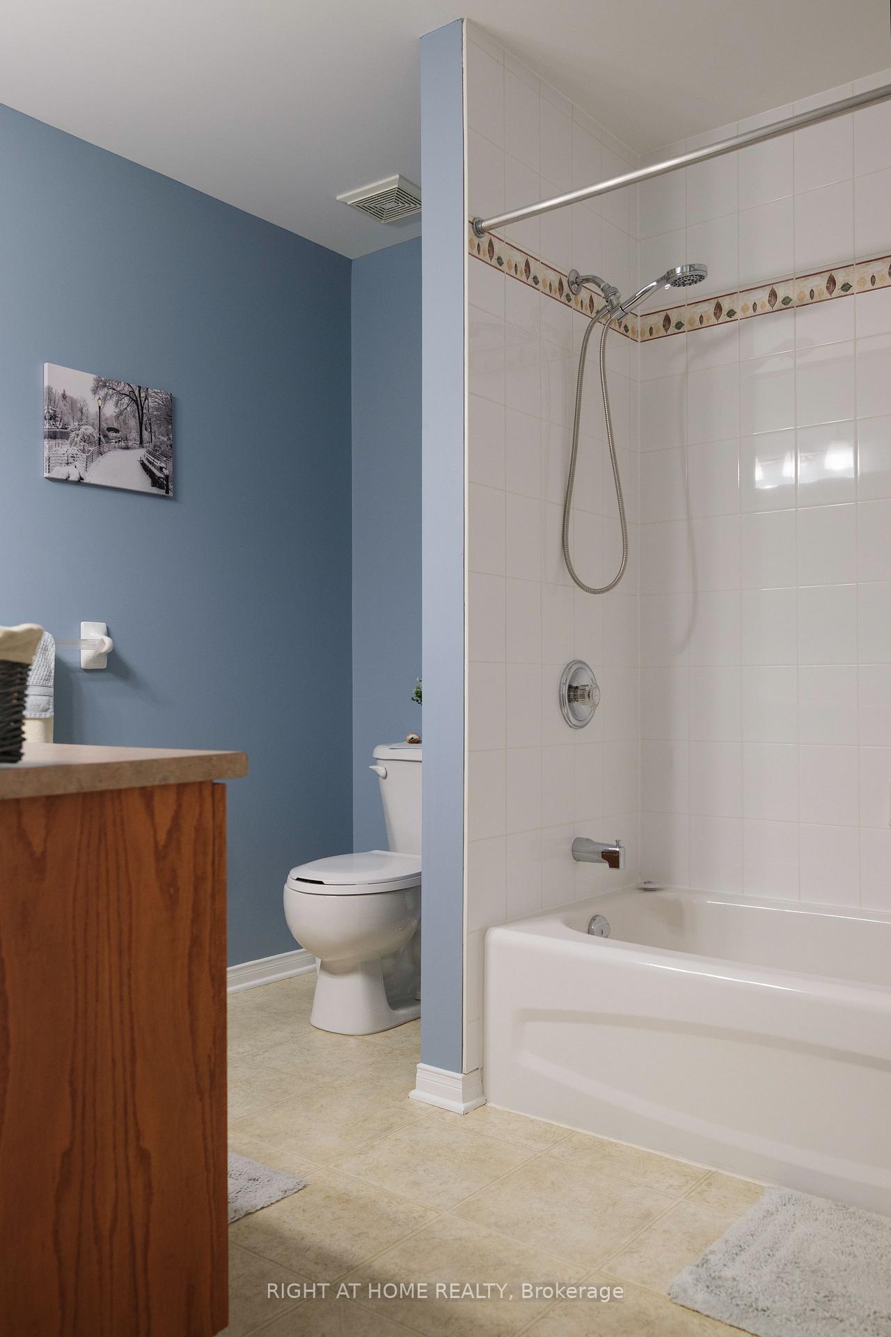 Photo 10 of 38 Spruce Crescent, Arnprior — HOMEH