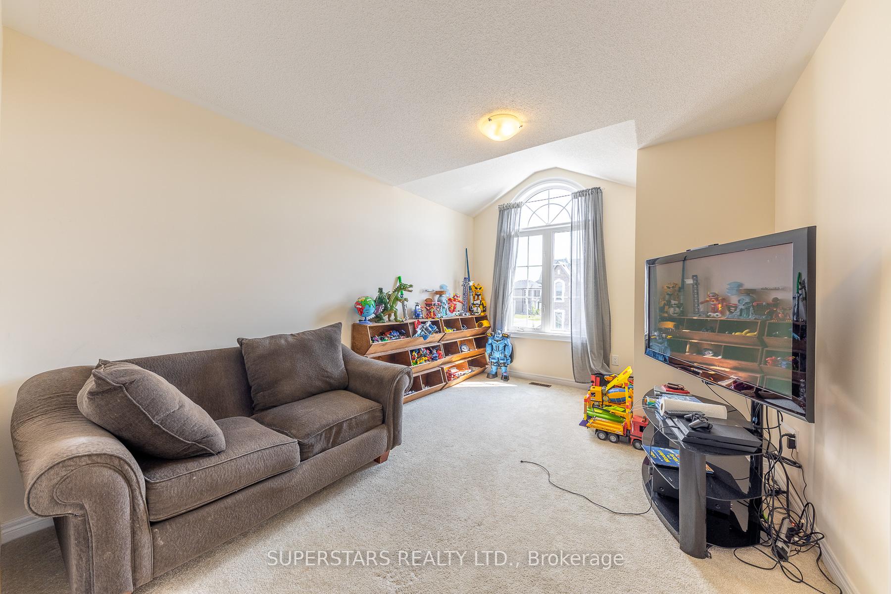 Photo 9 of 72 Duggan Street, Aurora, Rural Aurora — HOMEH