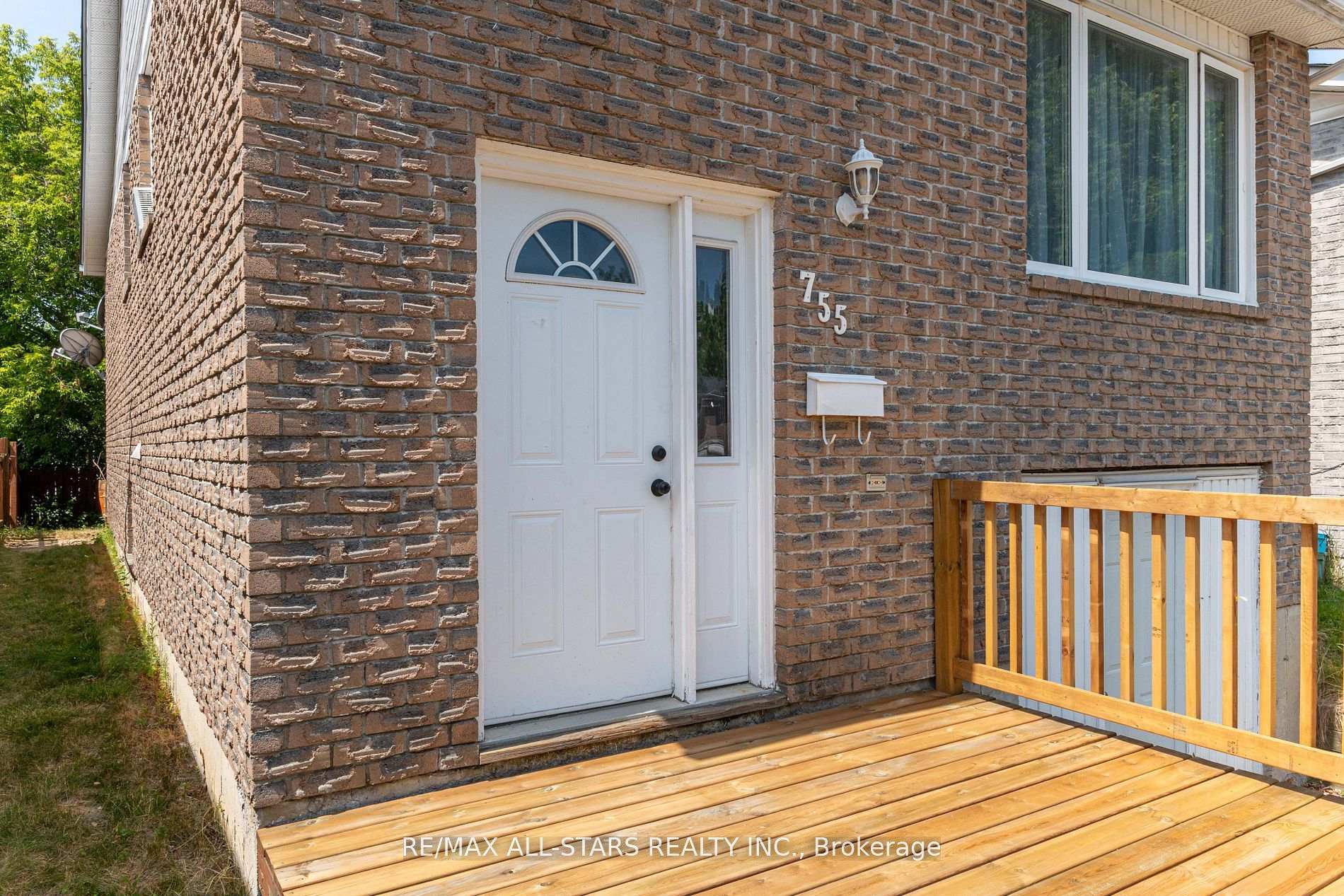 Photo 3 of 755 Mountain Ash Road, Peterborough, Otonabee Ward 1 — HOMEH
