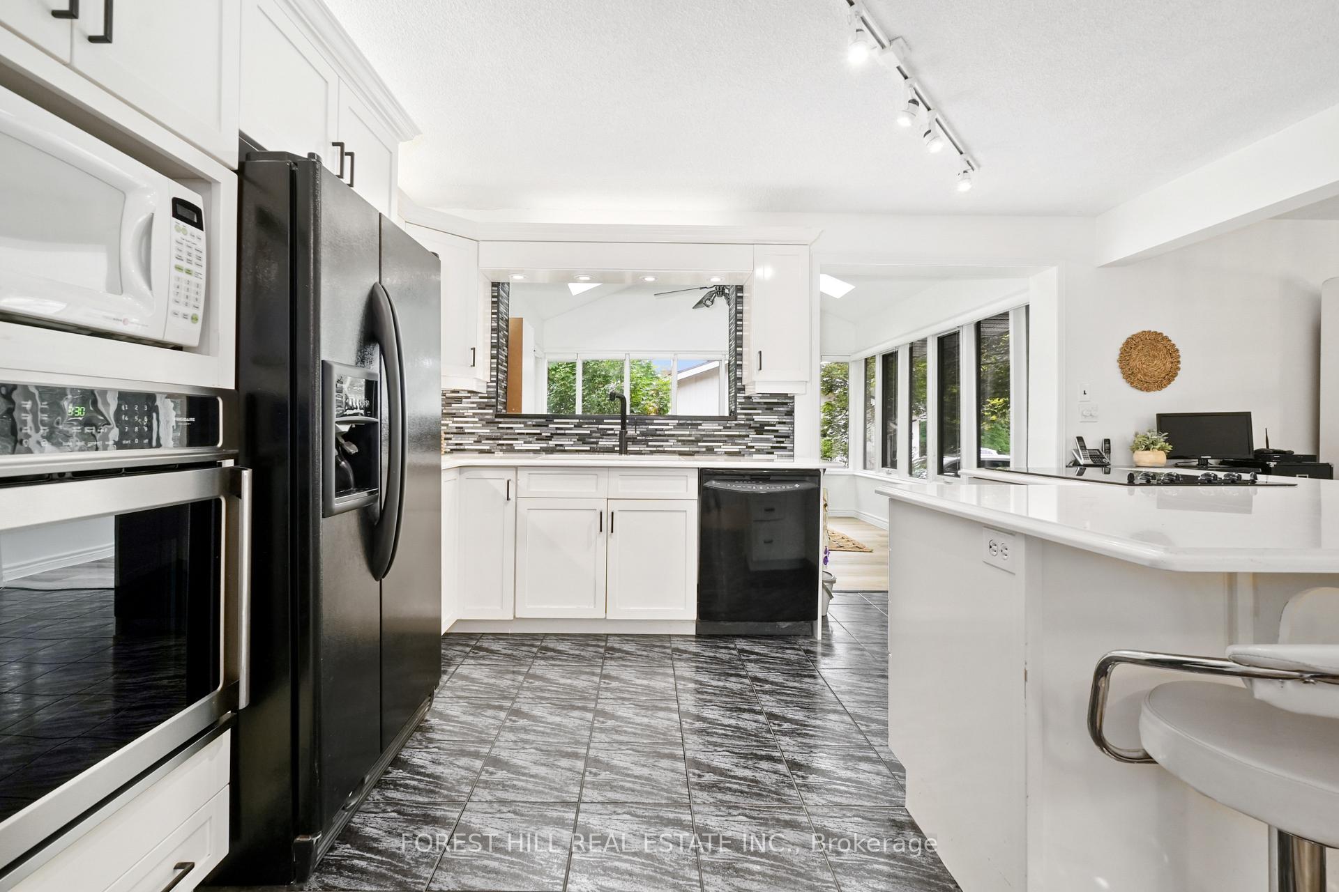 Photo 9 of 285 Cottonwood Drive, Peterborough, Monaghan Ward 2 — HOMEH