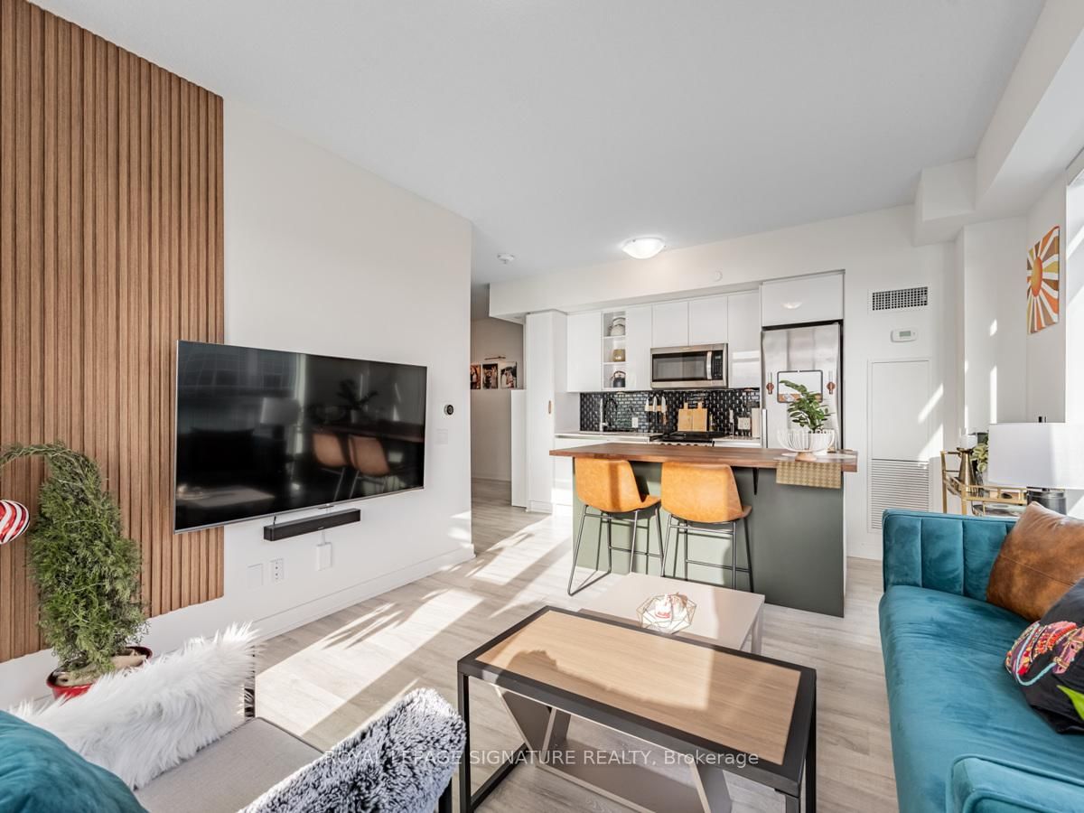 Front of Unit 2704, 251 Manitoba St