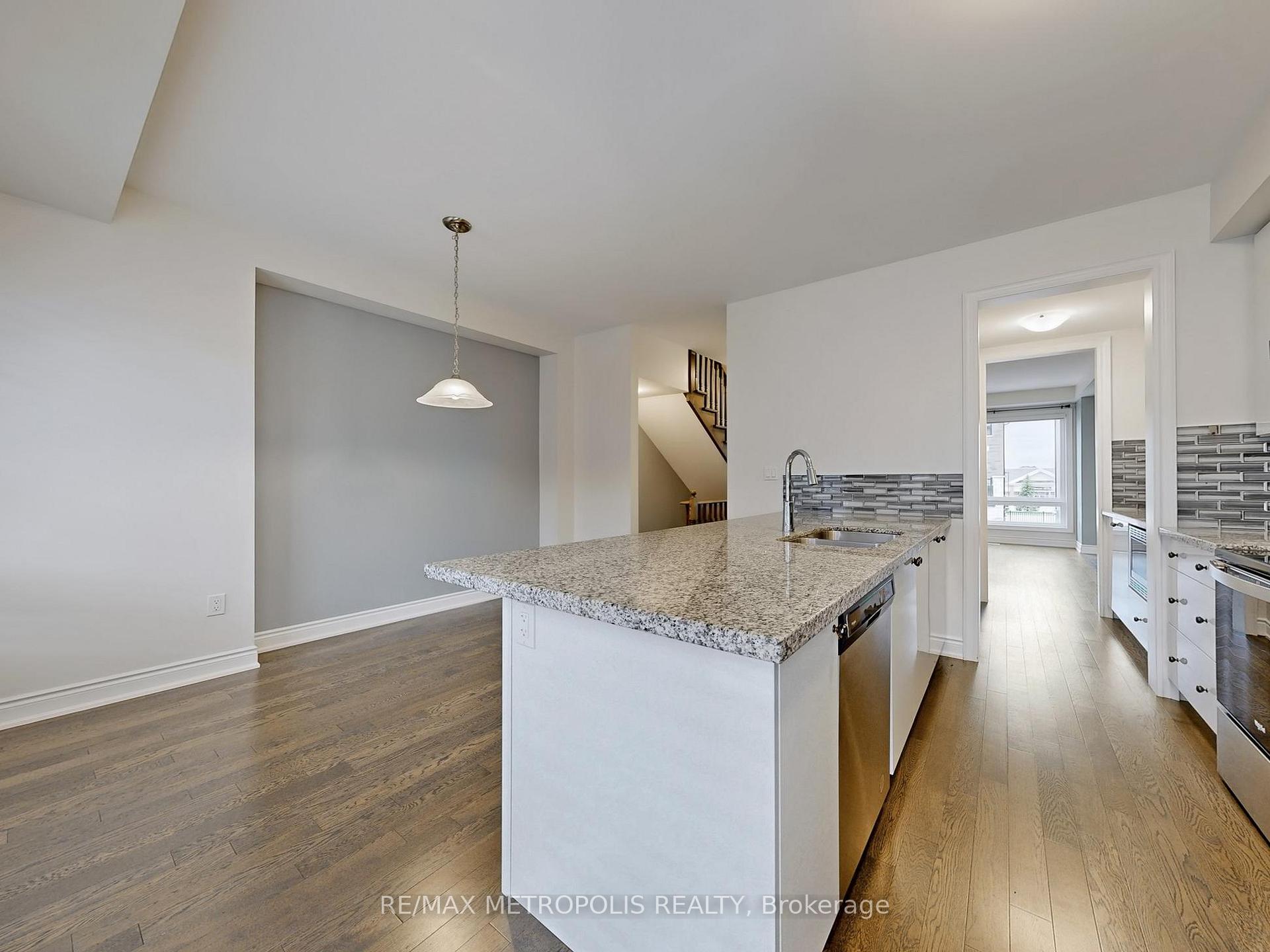 Photo 10 of 6 Lake Trail Way, Whitby, Brooklin — HOMEH