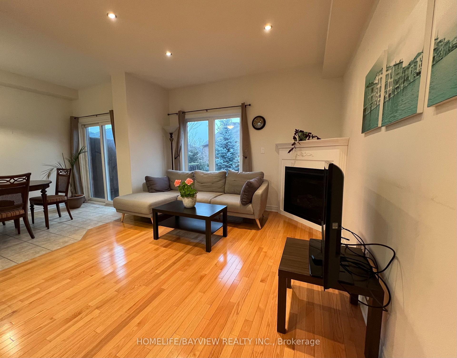 Photo 3 of 37 Crimson Forest Drive, Vaughan, Patterson — HOMEH