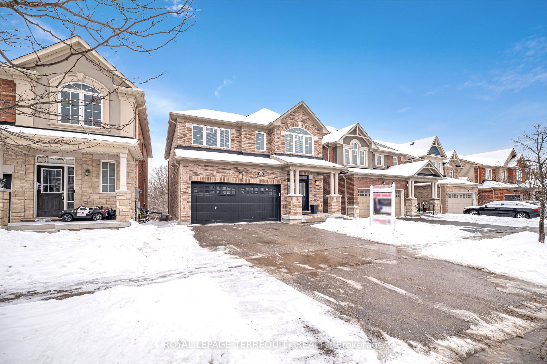 Photo 3 of 1792 Liatris Drive, Pickering, Duffin Heights — HOMEH