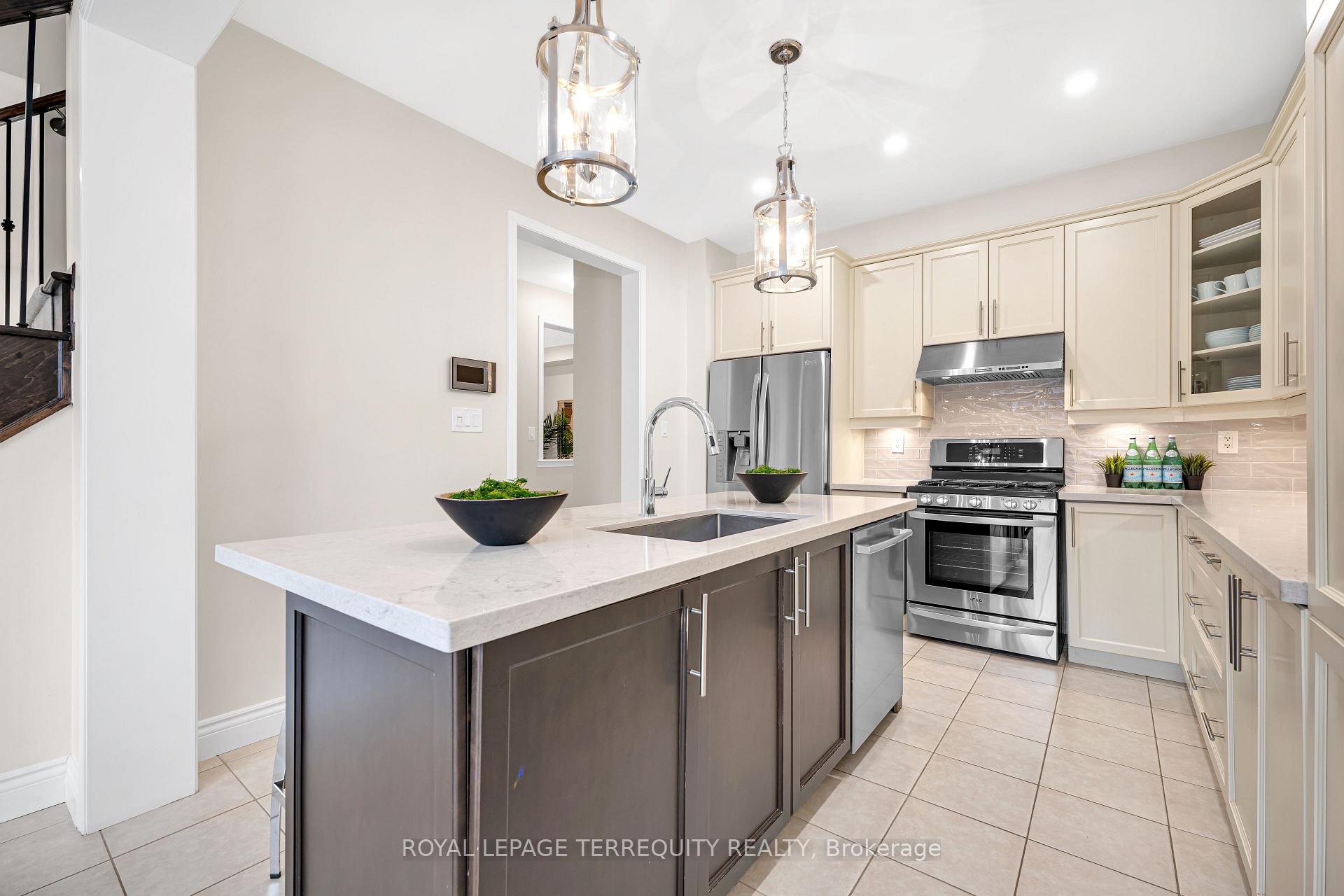Photo 12 of 1792 Liatris Drive, Pickering, Duffin Heights — HOMEH