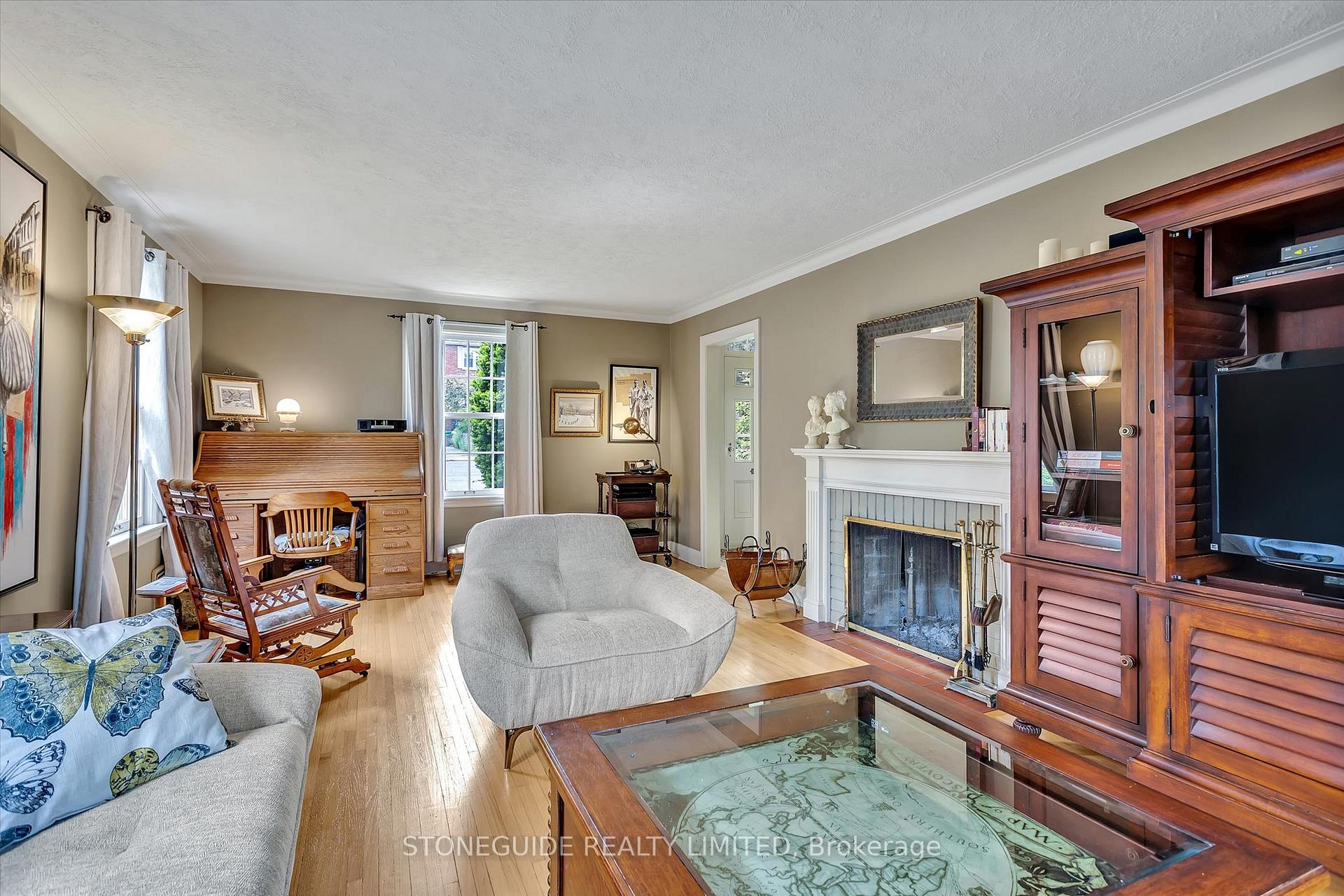 Photo 4 of 442 Gordon Avenue, Peterborough, Town Ward 3 — HOMEH