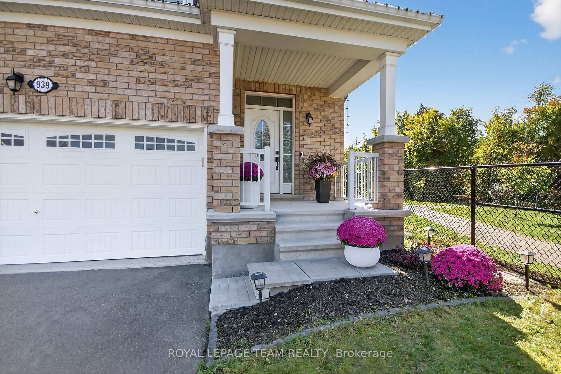Photo 2 of 939 Whimbrel Way, Ottawa, Barrhaven - Half Moon Bay — HOMEH