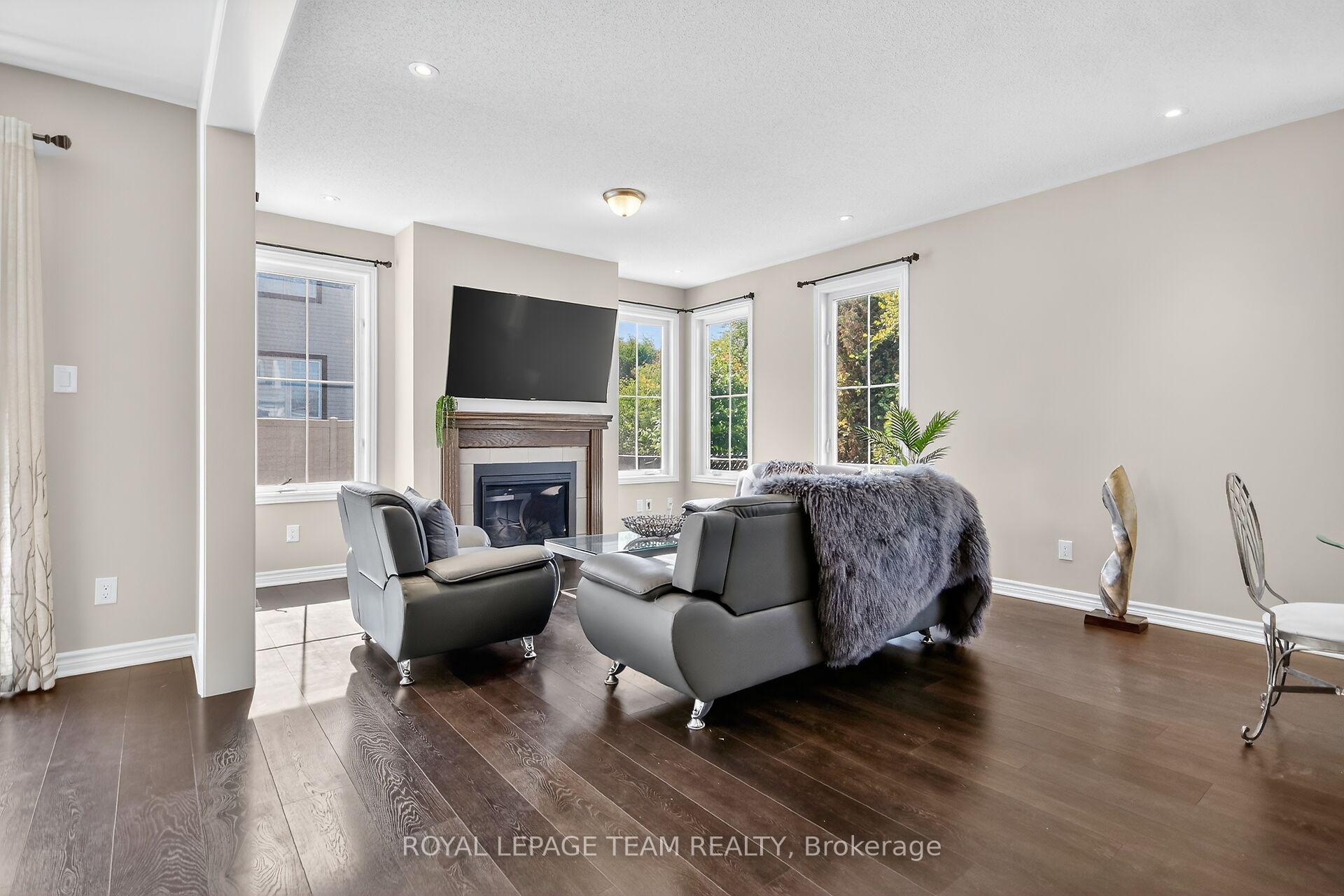 Photo 5 of 939 Whimbrel Way, Ottawa, Barrhaven - Half Moon Bay — HOMEH