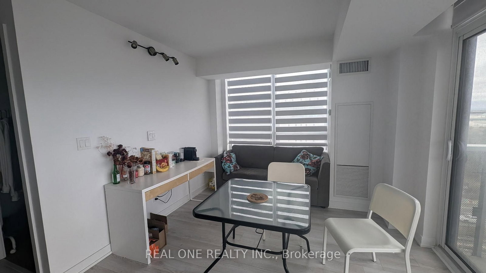 Photo 7 of Unit 1205, 120 Varna Dr, Toronto, Englemount-Lawrence — HOMEH