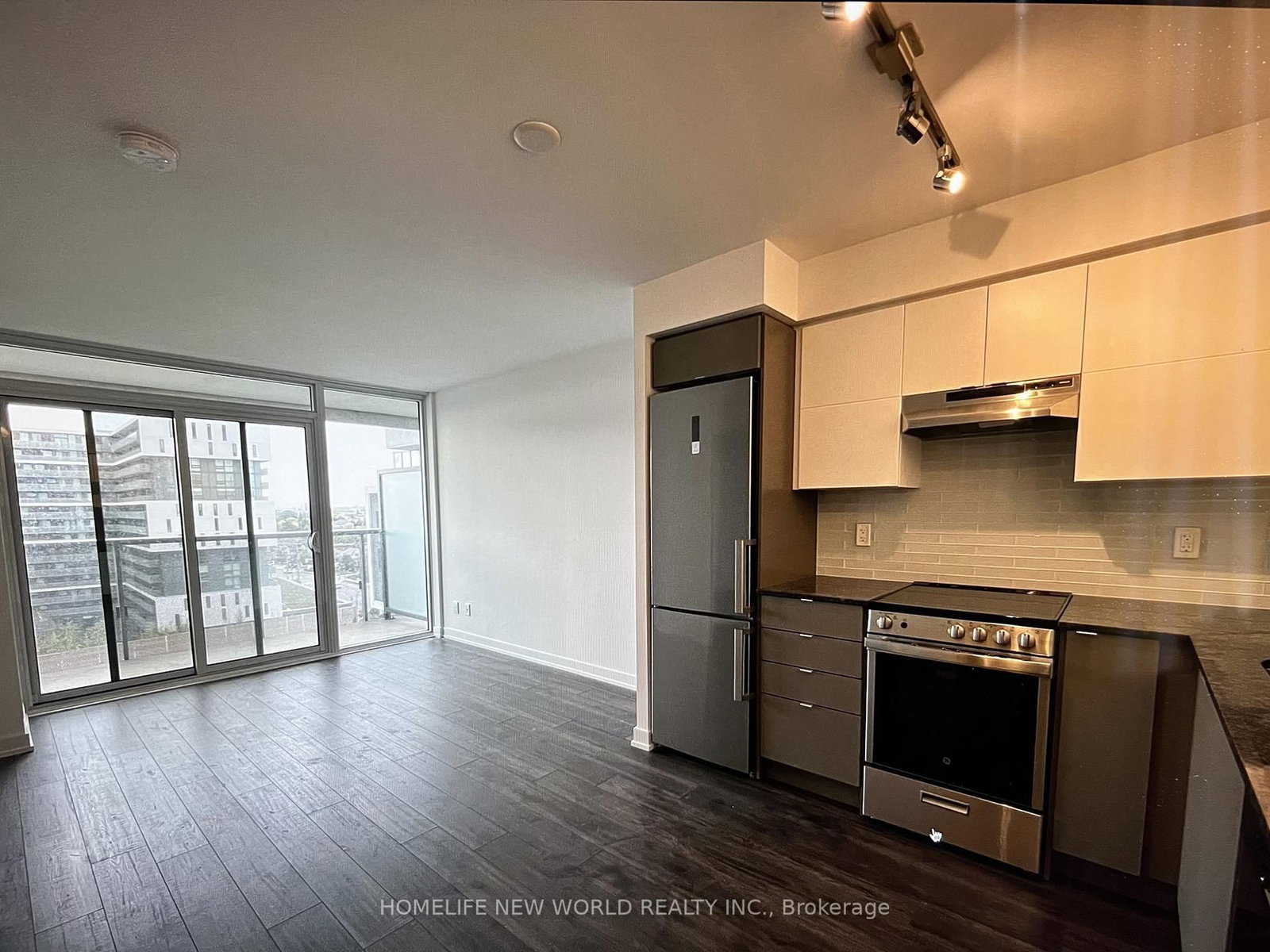 Photo 5 of Unit 1019, 120 Varna Dr, Toronto, Englemount-Lawrence — HOMEH