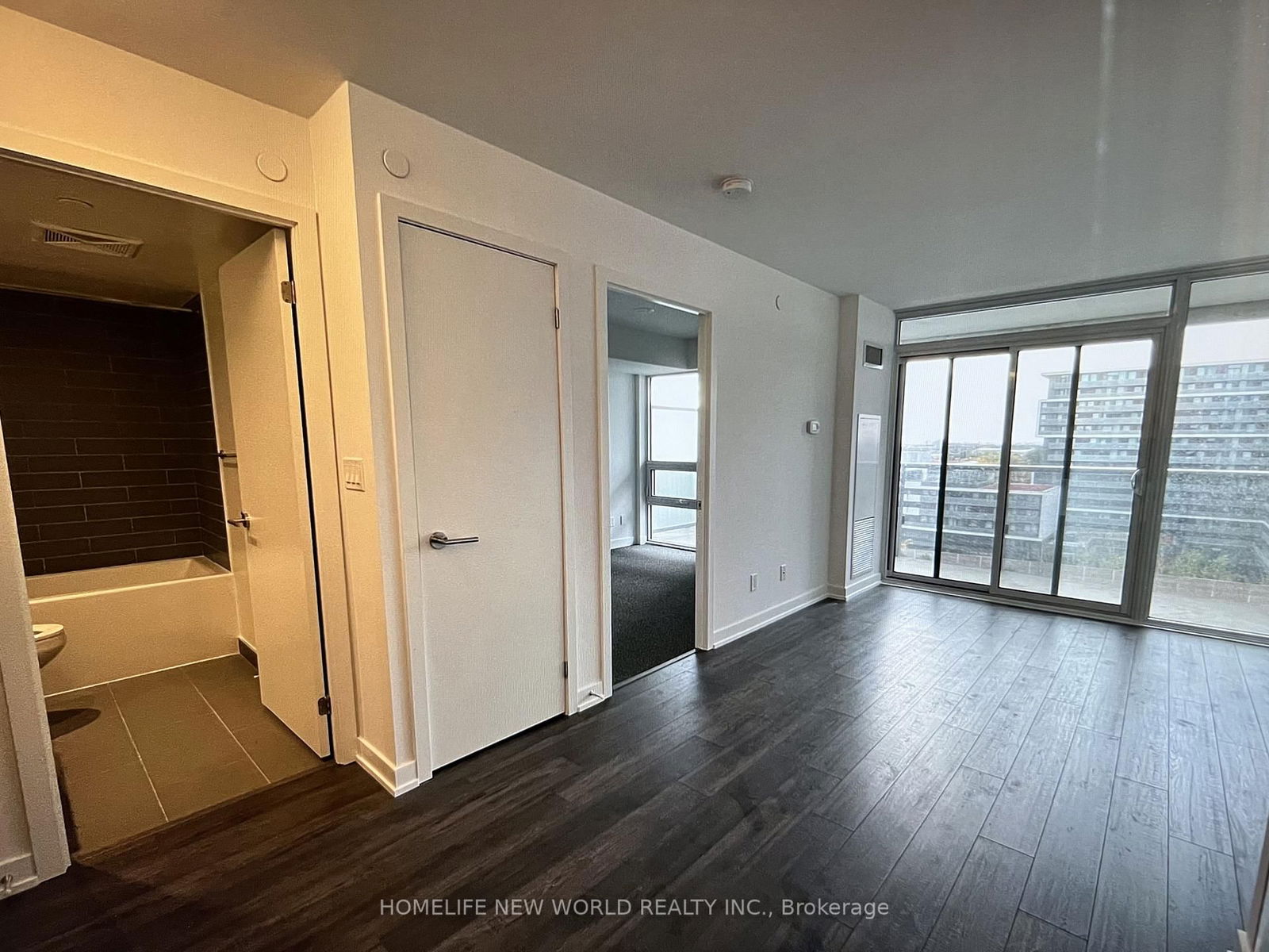 Photo 6 of Unit 1019, 120 Varna Dr, Toronto, Englemount-Lawrence — HOMEH