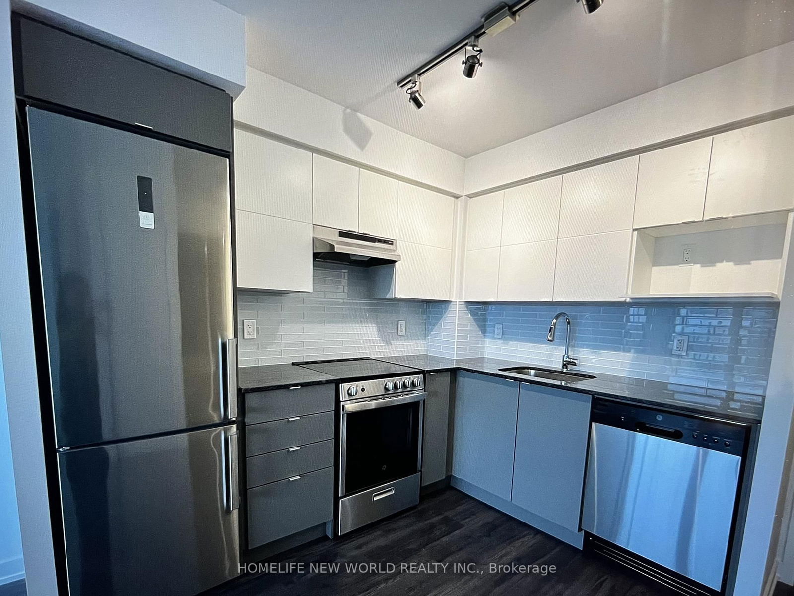 Photo 9 of Unit 1019, 120 Varna Dr, Toronto, Englemount-Lawrence — HOMEH
