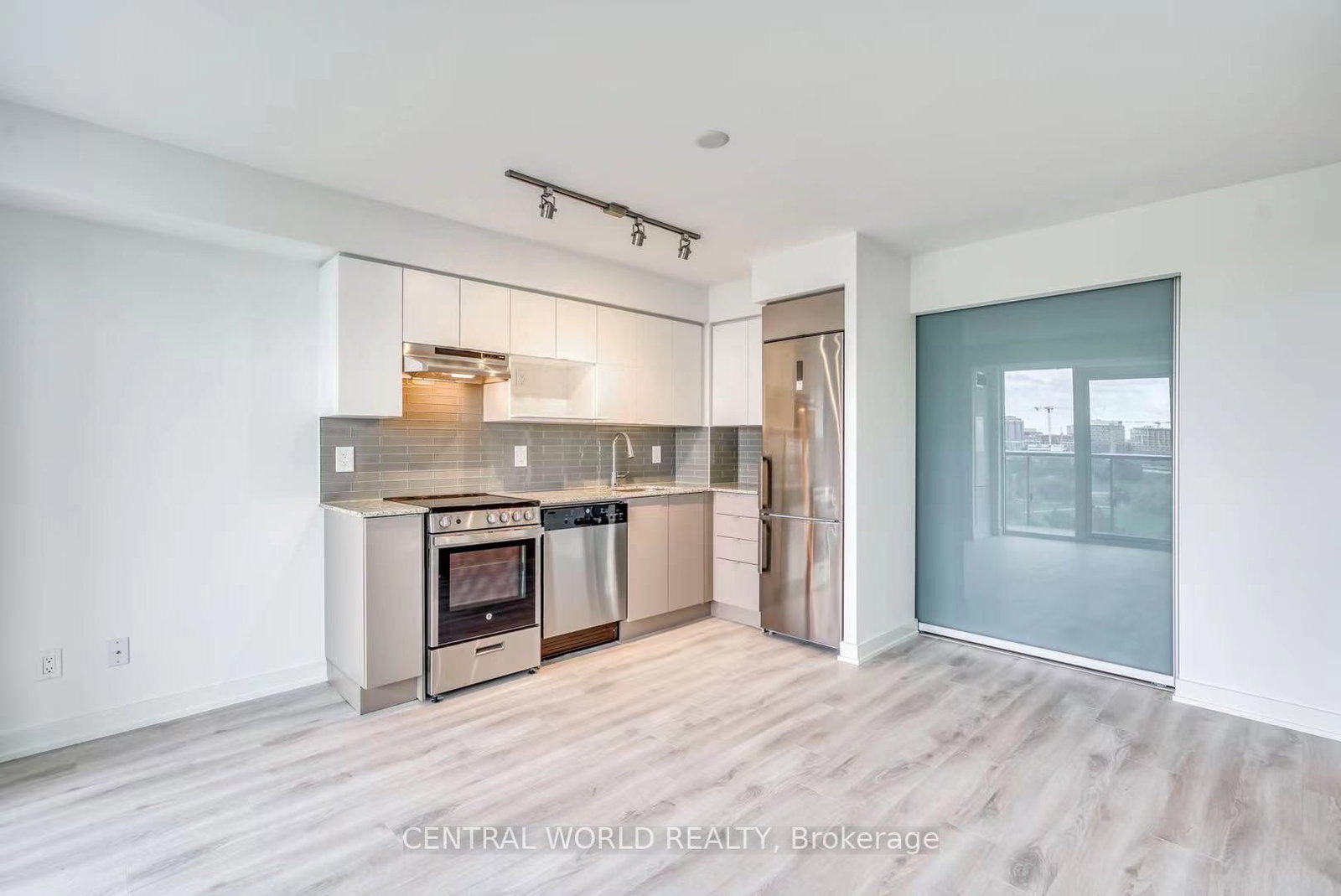Photo 4 of Unit 1006, 120 Varna Dr, Toronto, Englemount-Lawrence — HOMEH