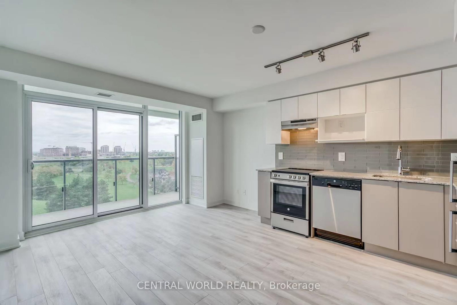 Photo 6 of Unit 1006, 120 Varna Dr, Toronto, Englemount-Lawrence — HOMEH