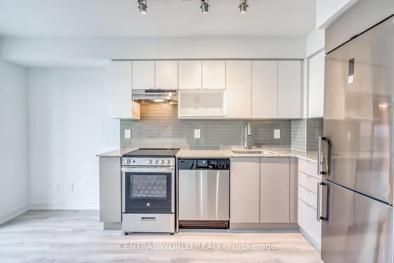 Photo 10 of Unit 1006, 120 Varna Dr, Toronto, Englemount-Lawrence — HOMEH