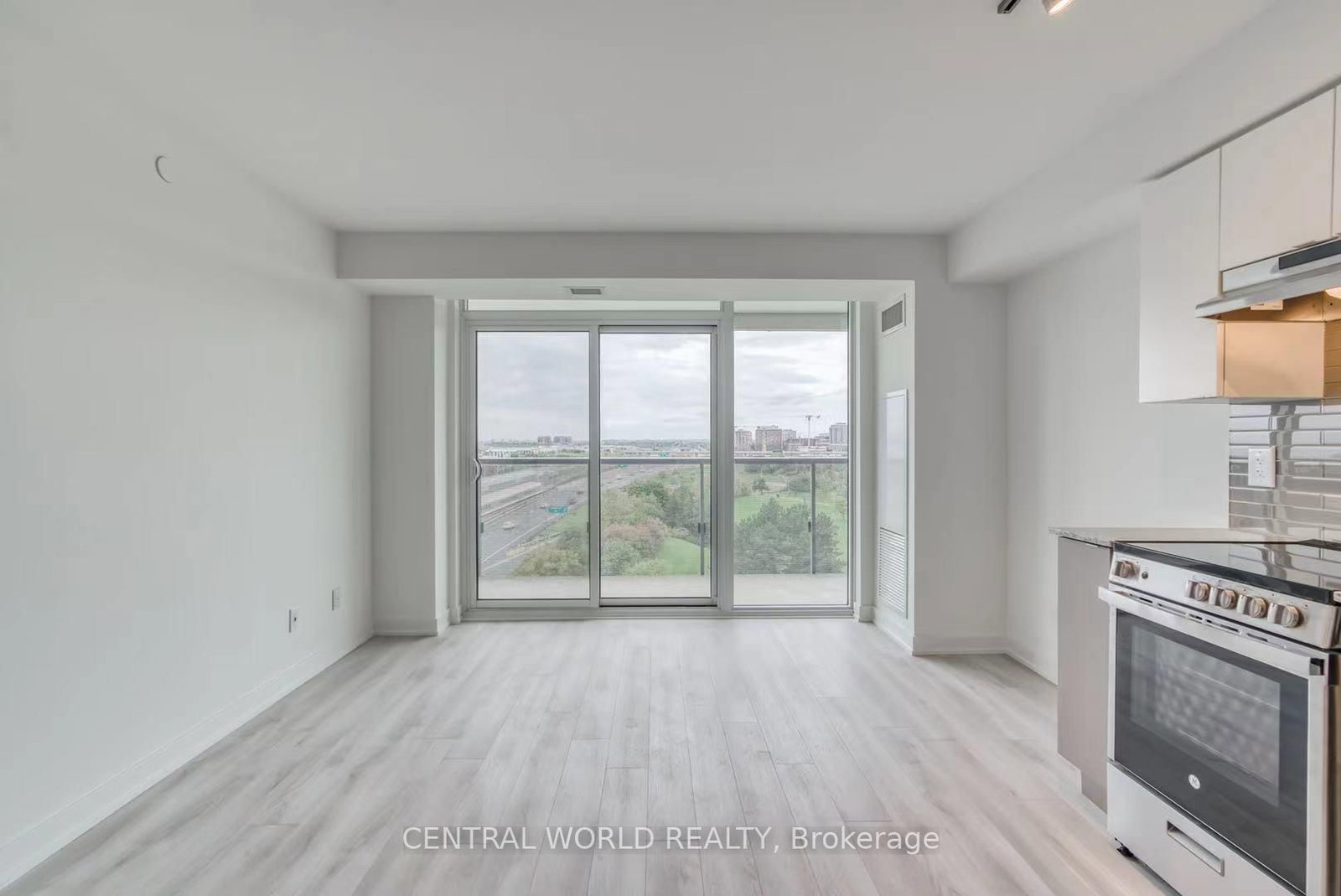 Photo 7 of Unit 1006, 120 Varna Dr, Toronto, Englemount-Lawrence — HOMEH