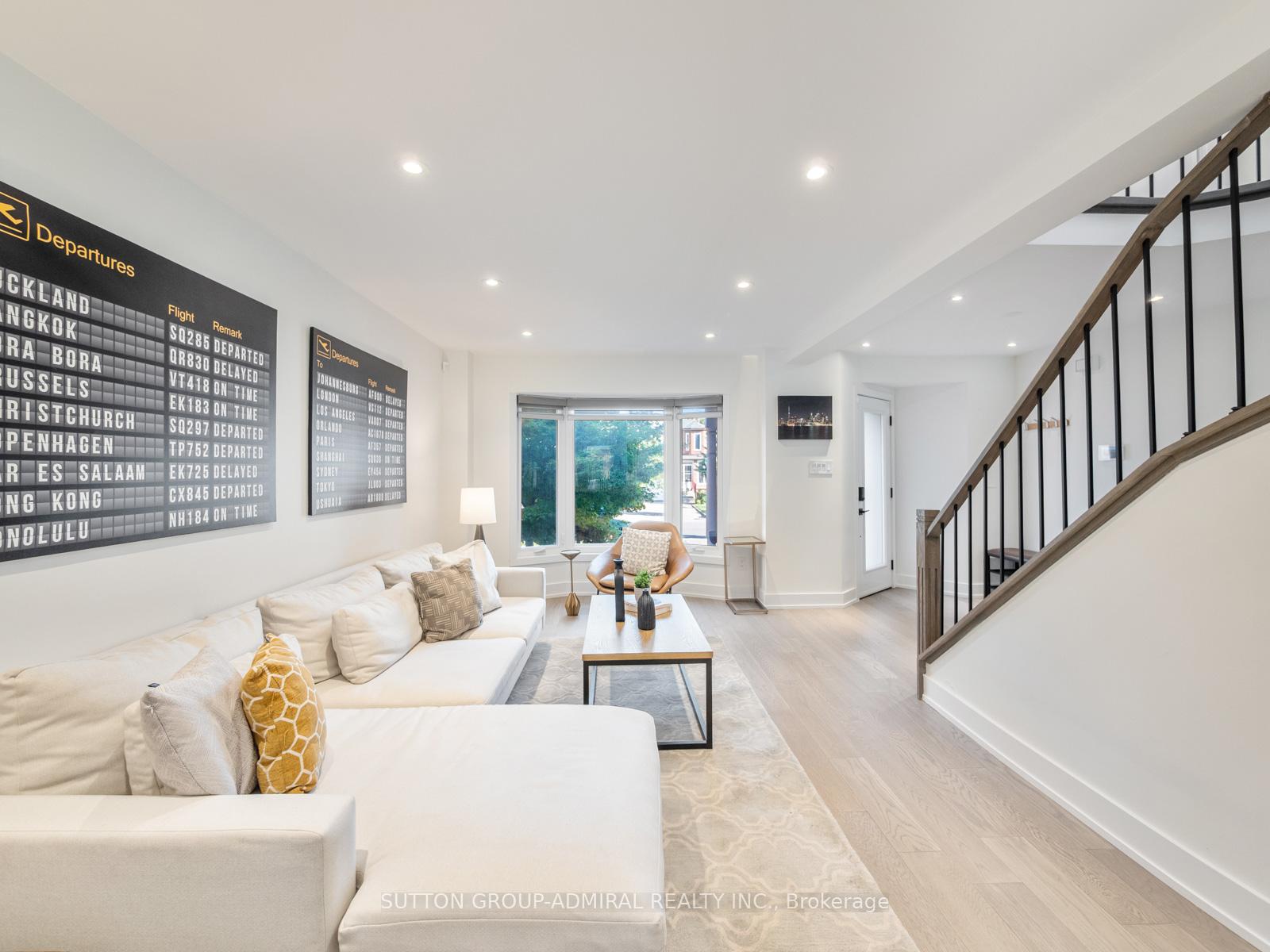 Photo 5 of 62 Pinewood Drive, Vaughan, Crestwood-Springfarm-Yorkhill — HOMEH