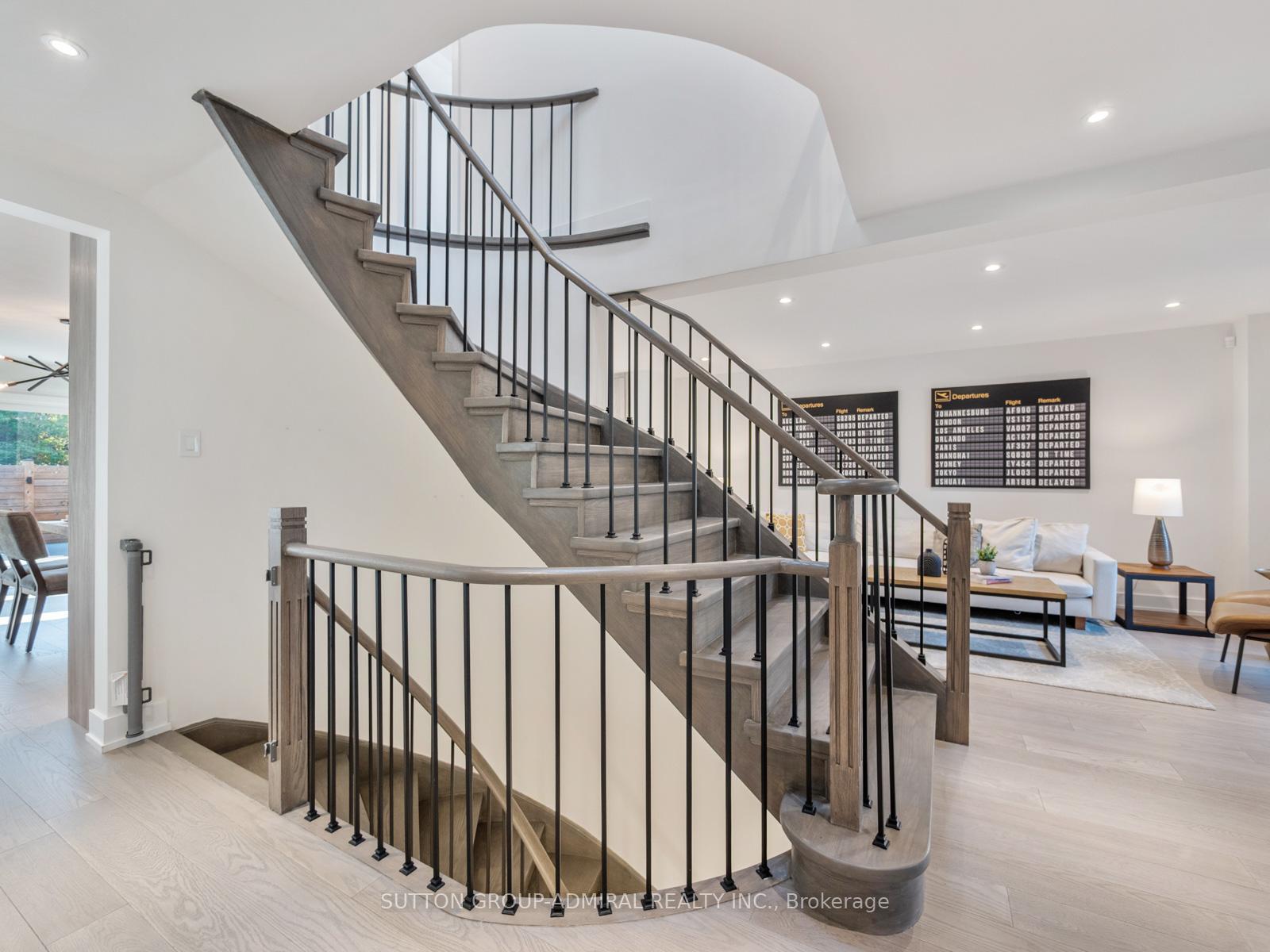 Photo 17 of 62 Pinewood Drive, Vaughan, Crestwood-Springfarm-Yorkhill — HOMEH