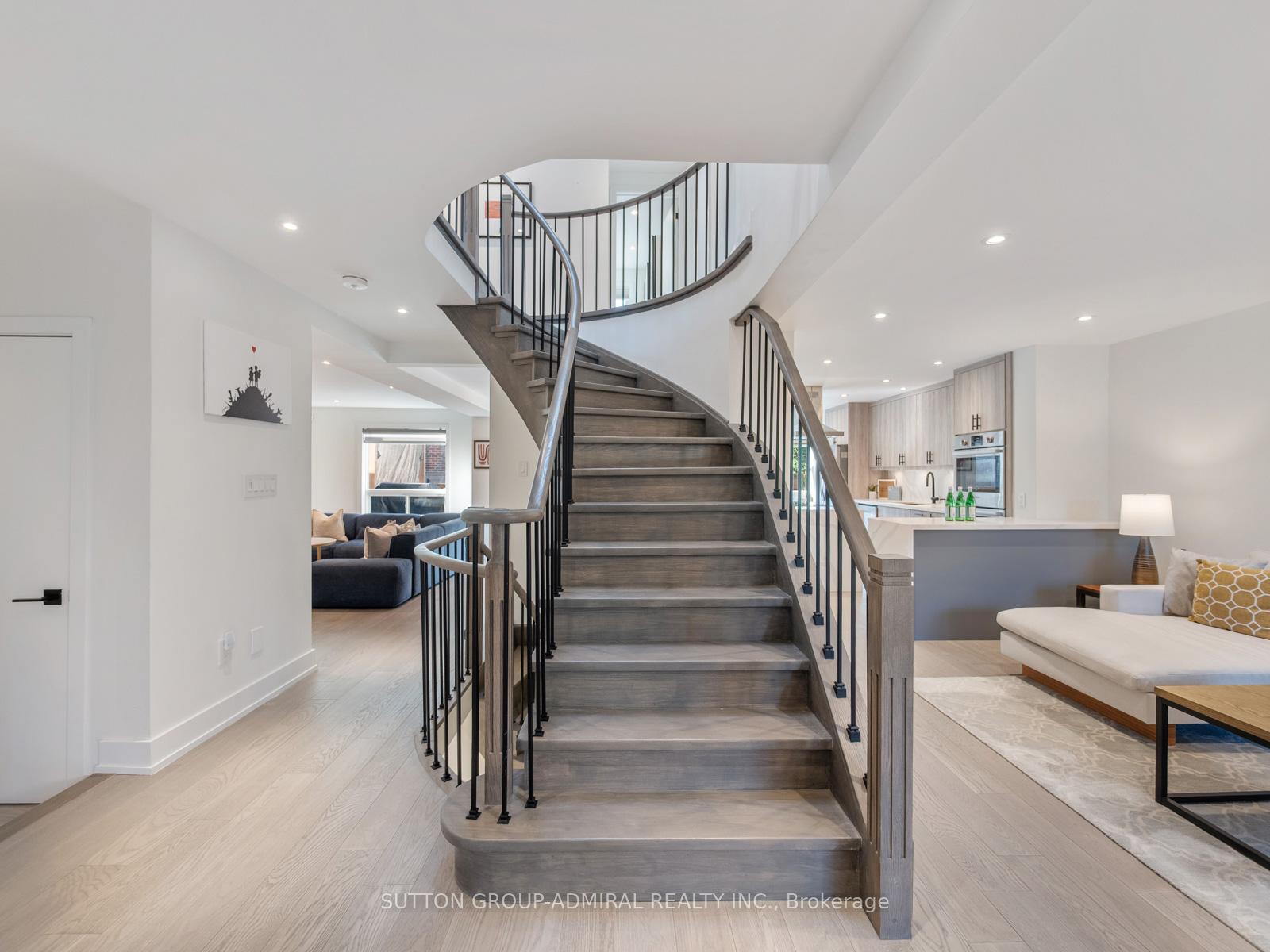 Photo 18 of 62 Pinewood Drive, Vaughan, Crestwood-Springfarm-Yorkhill — HOMEH