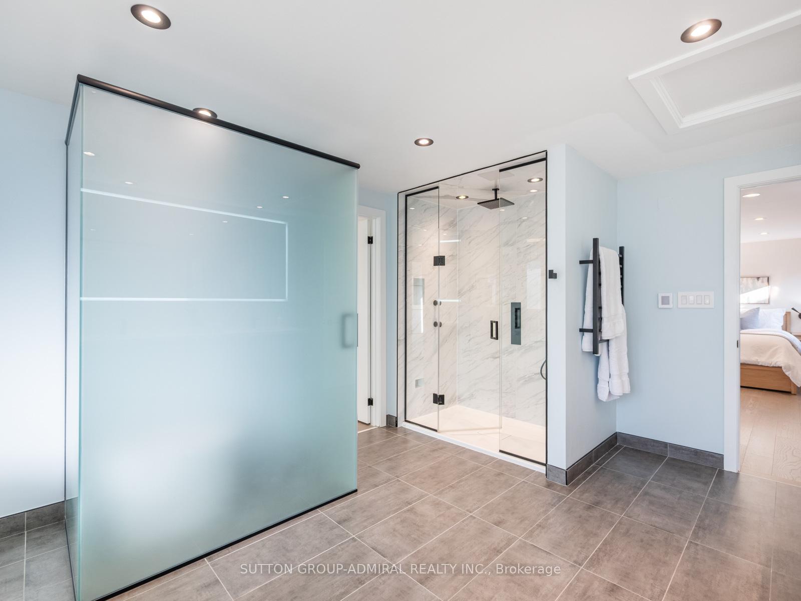 Photo 42 of 62 Pinewood Drive, Vaughan, Crestwood-Springfarm-Yorkhill — HOMEH