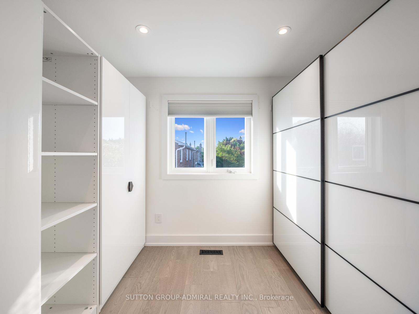 Photo 44 of 62 Pinewood Drive, Vaughan, Crestwood-Springfarm-Yorkhill — HOMEH