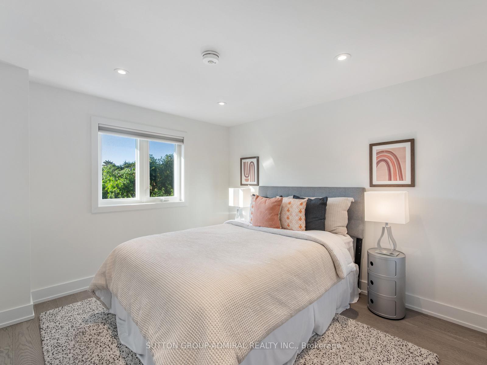 Photo 45 of 62 Pinewood Drive, Vaughan, Crestwood-Springfarm-Yorkhill — HOMEH