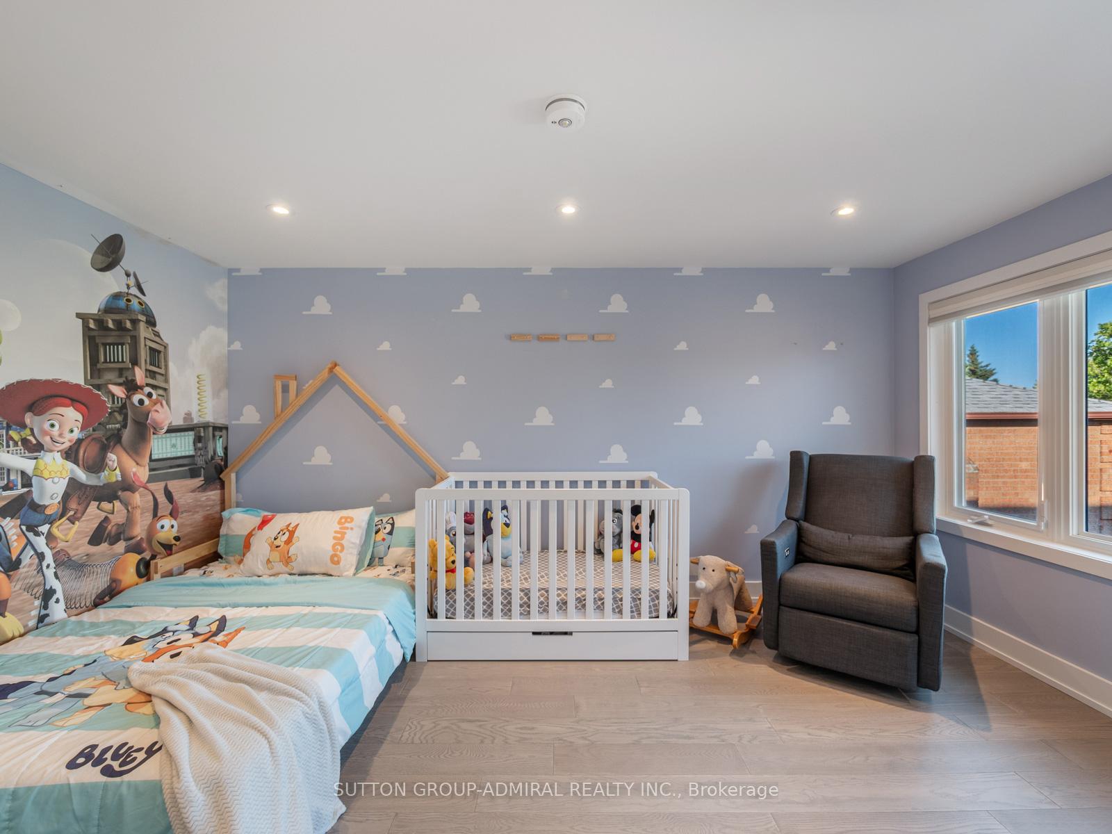 Photo 47 of 62 Pinewood Drive, Vaughan, Crestwood-Springfarm-Yorkhill — HOMEH