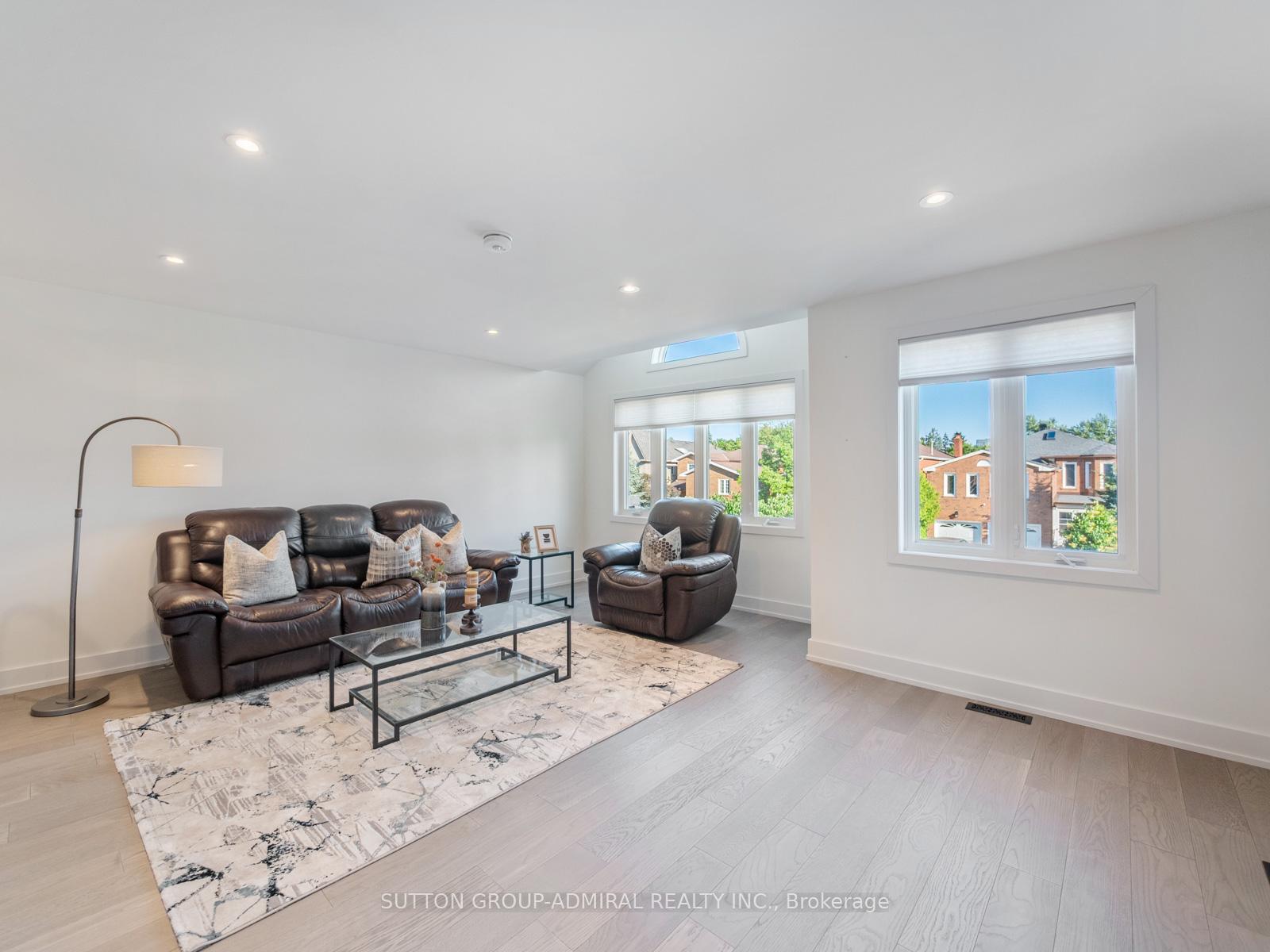 Photo 49 of 62 Pinewood Drive, Vaughan, Crestwood-Springfarm-Yorkhill — HOMEH