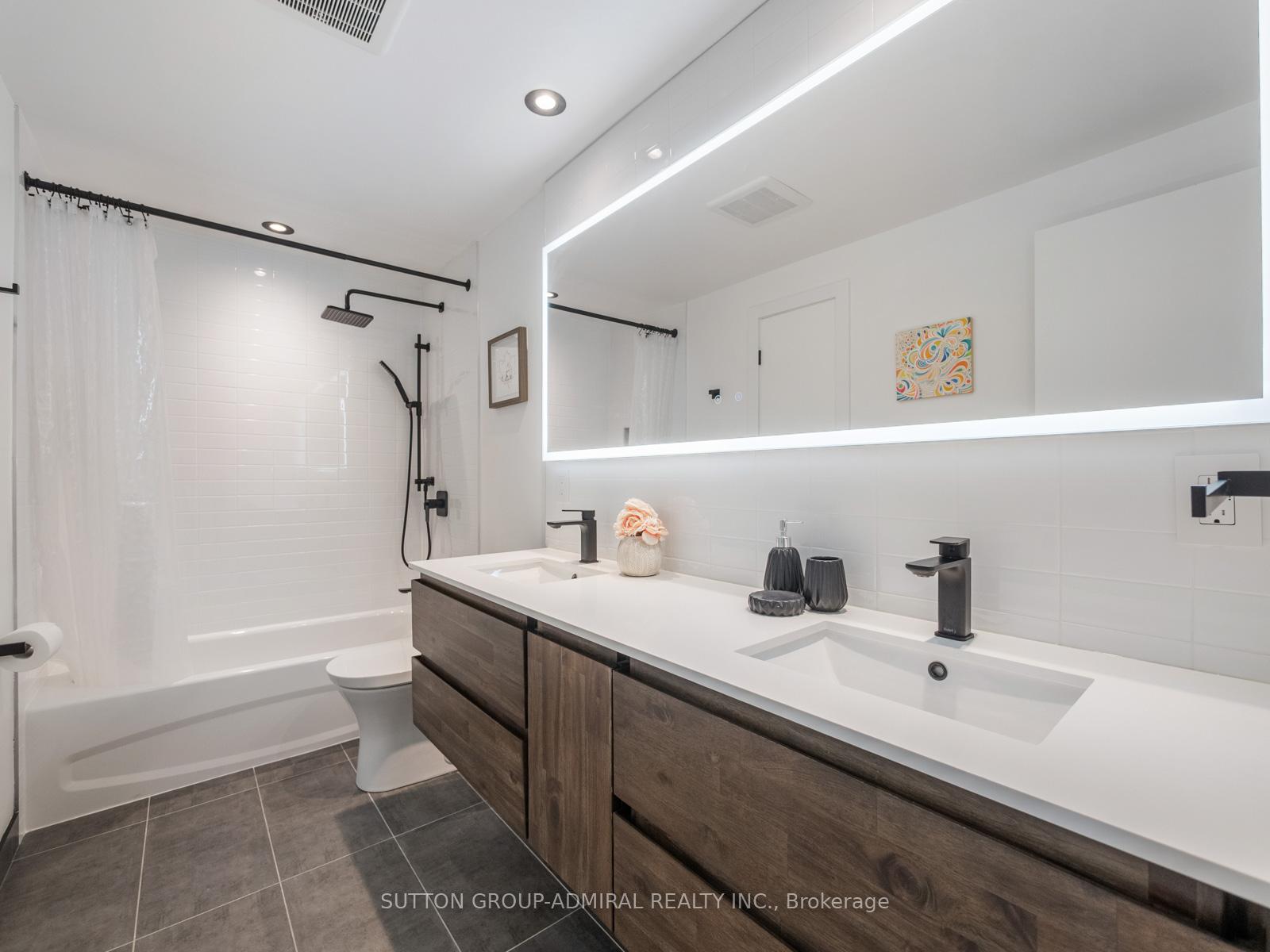 Photo 52 of 62 Pinewood Drive, Vaughan, Crestwood-Springfarm-Yorkhill — HOMEH